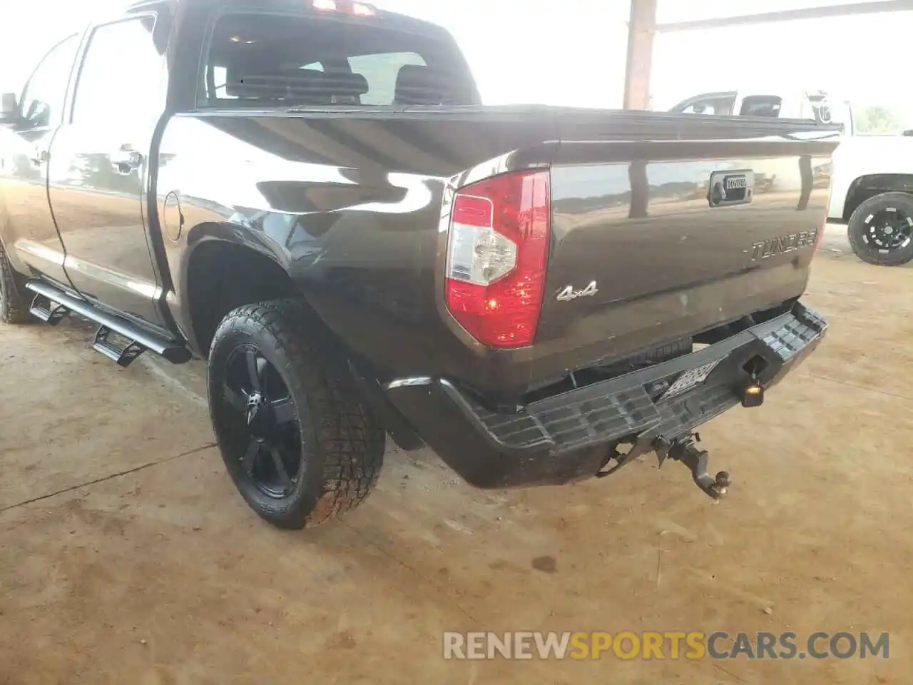 9 Photograph of a damaged car 5TFAY5F18KX835641 TOYOTA TUNDRA 2019