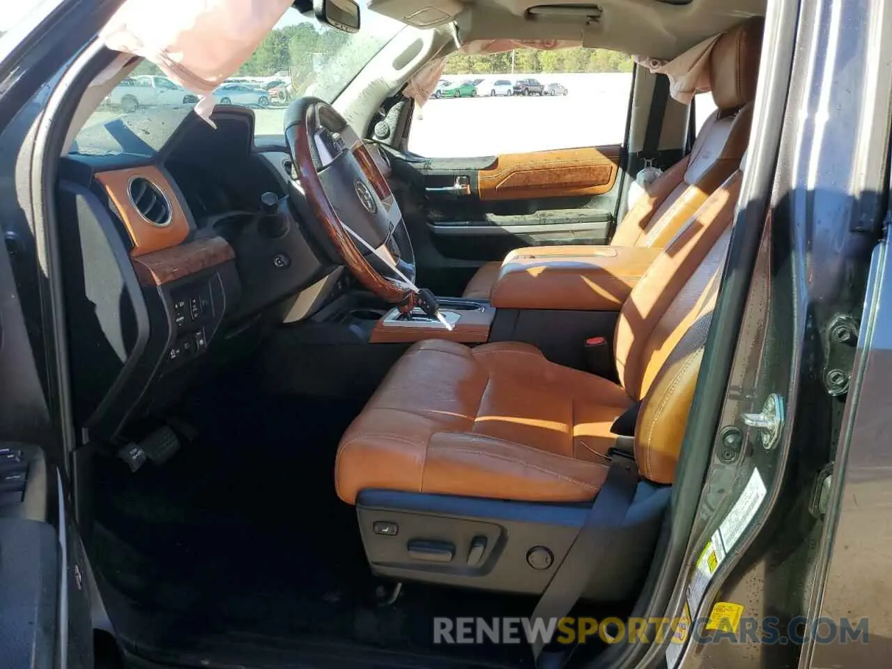 7 Photograph of a damaged car 5TFAY5F1XKX807601 TOYOTA TUNDRA 2019