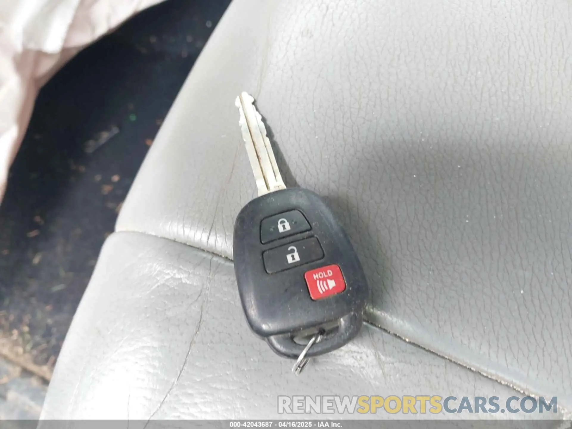 11 Photograph of a damaged car 5TFBY5F13KX799779 TOYOTA TUNDRA 2019
