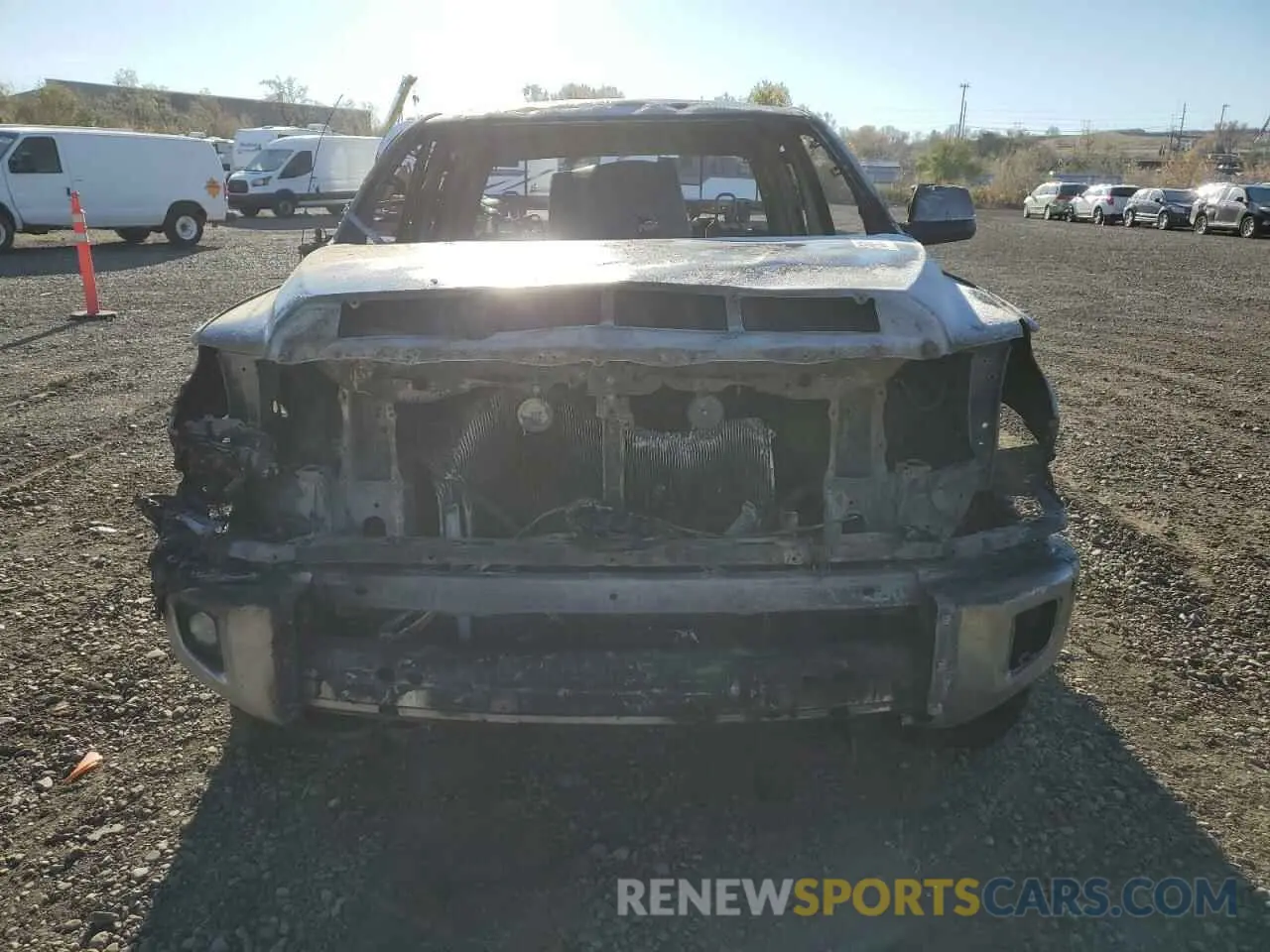 5 Photograph of a damaged car 5TFBY5F1XKX838285 TOYOTA TUNDRA 2019