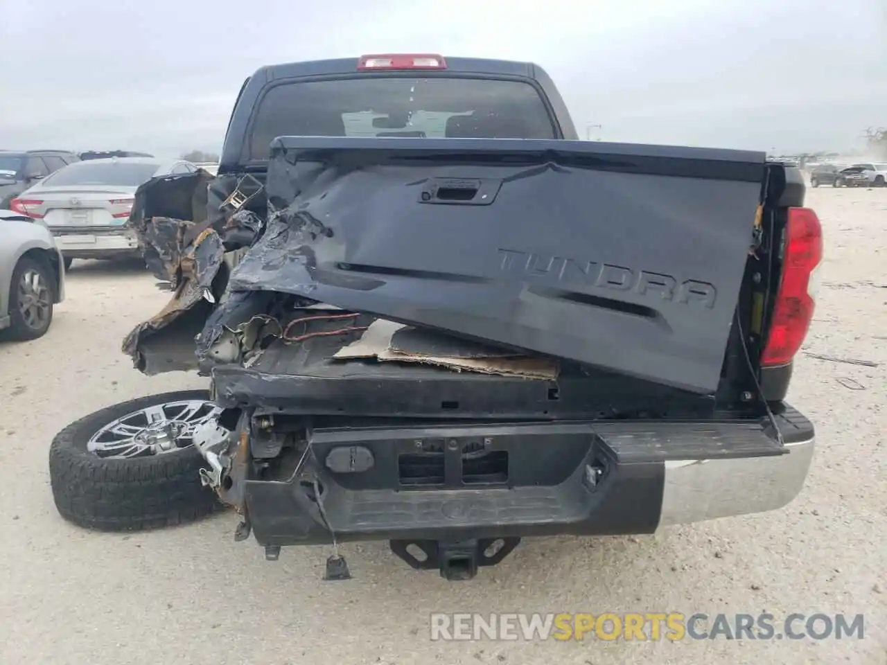 6 Photograph of a damaged car 5TFDW5F10KX796367 TOYOTA TUNDRA 2019