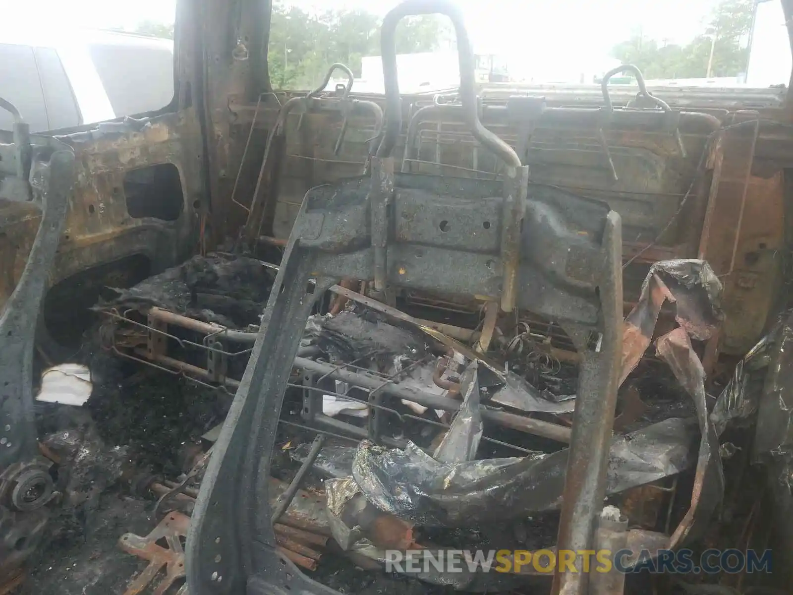 9 Photograph of a damaged car 5TFDW5F10KX800384 TOYOTA TUNDRA 2019