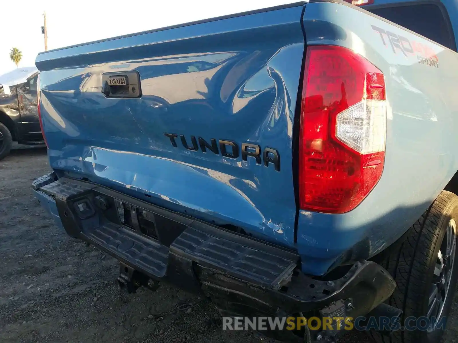 9 Photograph of a damaged car 5TFDW5F10KX816312 TOYOTA TUNDRA 2019