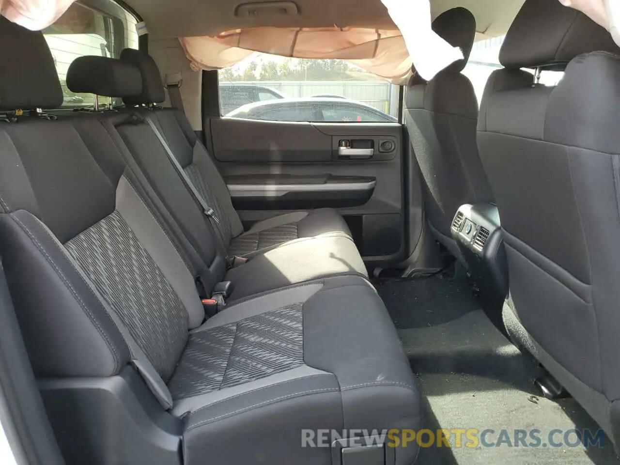 10 Photograph of a damaged car 5TFDW5F11KX808011 TOYOTA TUNDRA 2019