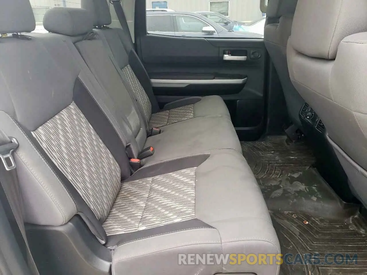 10 Photograph of a damaged car 5TFDW5F12KX809023 TOYOTA TUNDRA 2019