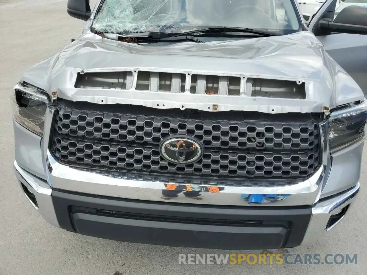 11 Photograph of a damaged car 5TFDW5F12KX847402 TOYOTA TUNDRA 2019