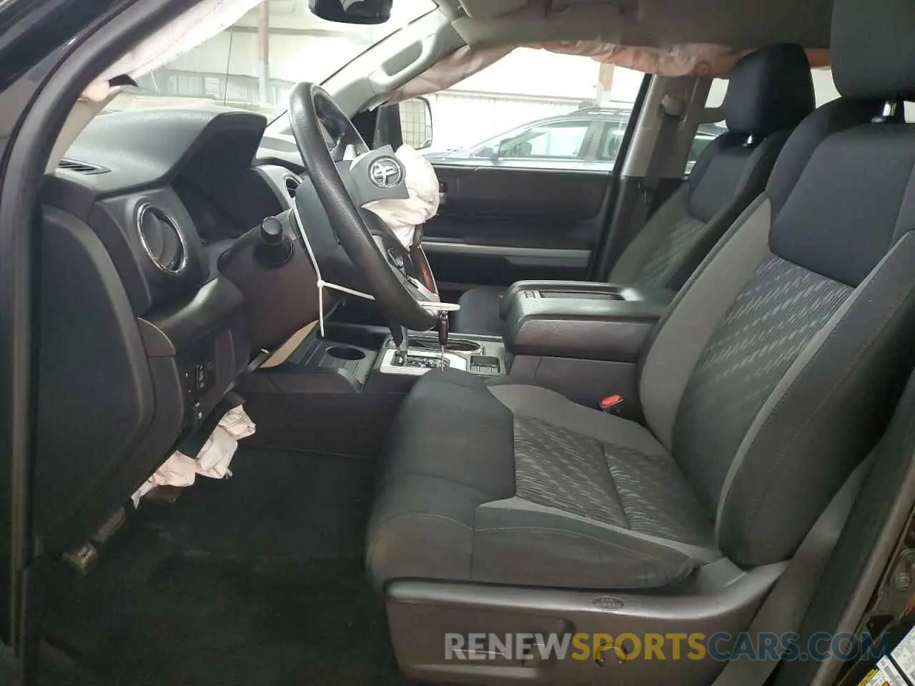 7 Photograph of a damaged car 5TFDW5F13KX780292 TOYOTA TUNDRA 2019