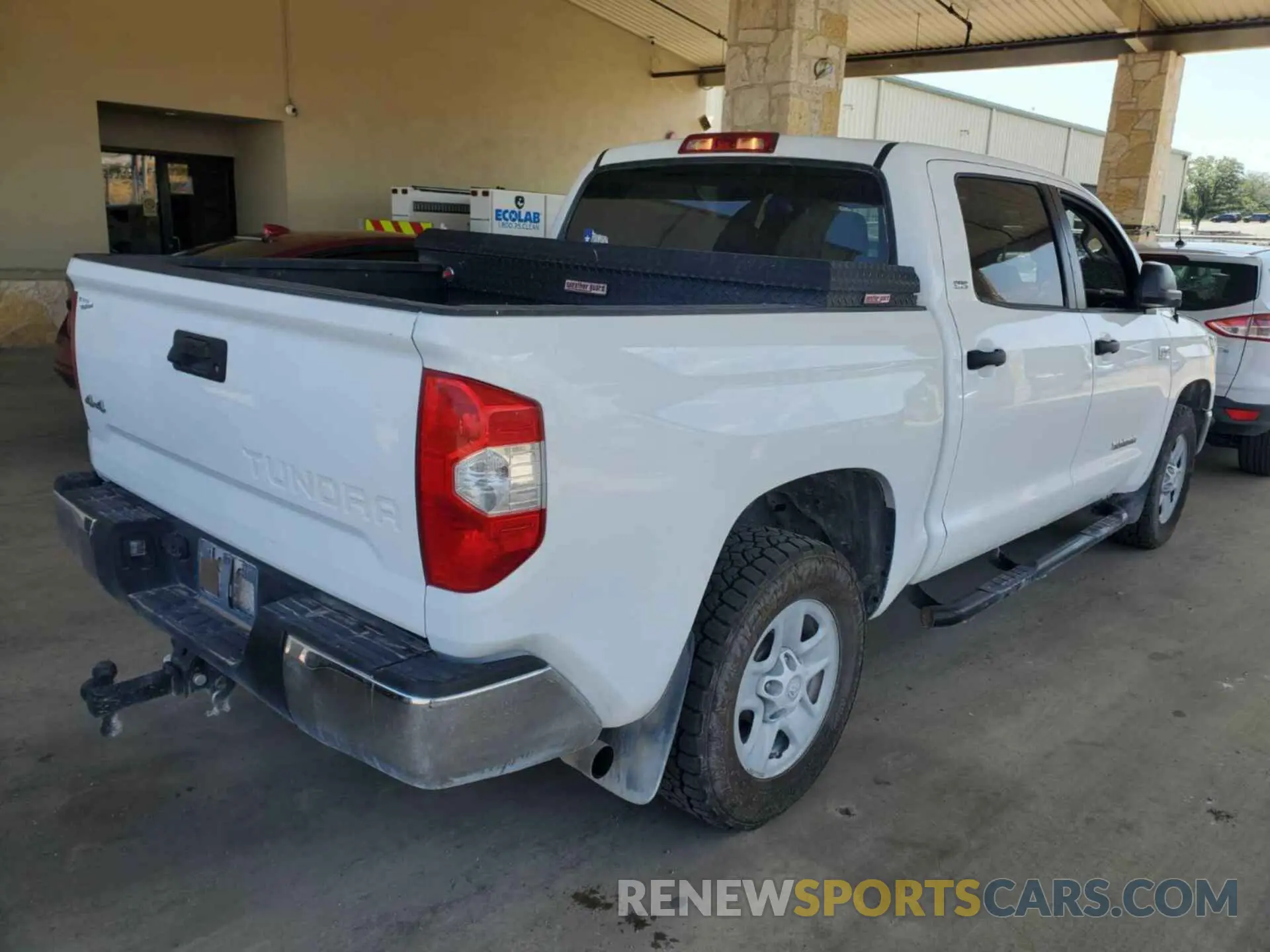 1 Photograph of a damaged car 5TFDW5F13KX831919 TOYOTA TUNDRA 2019