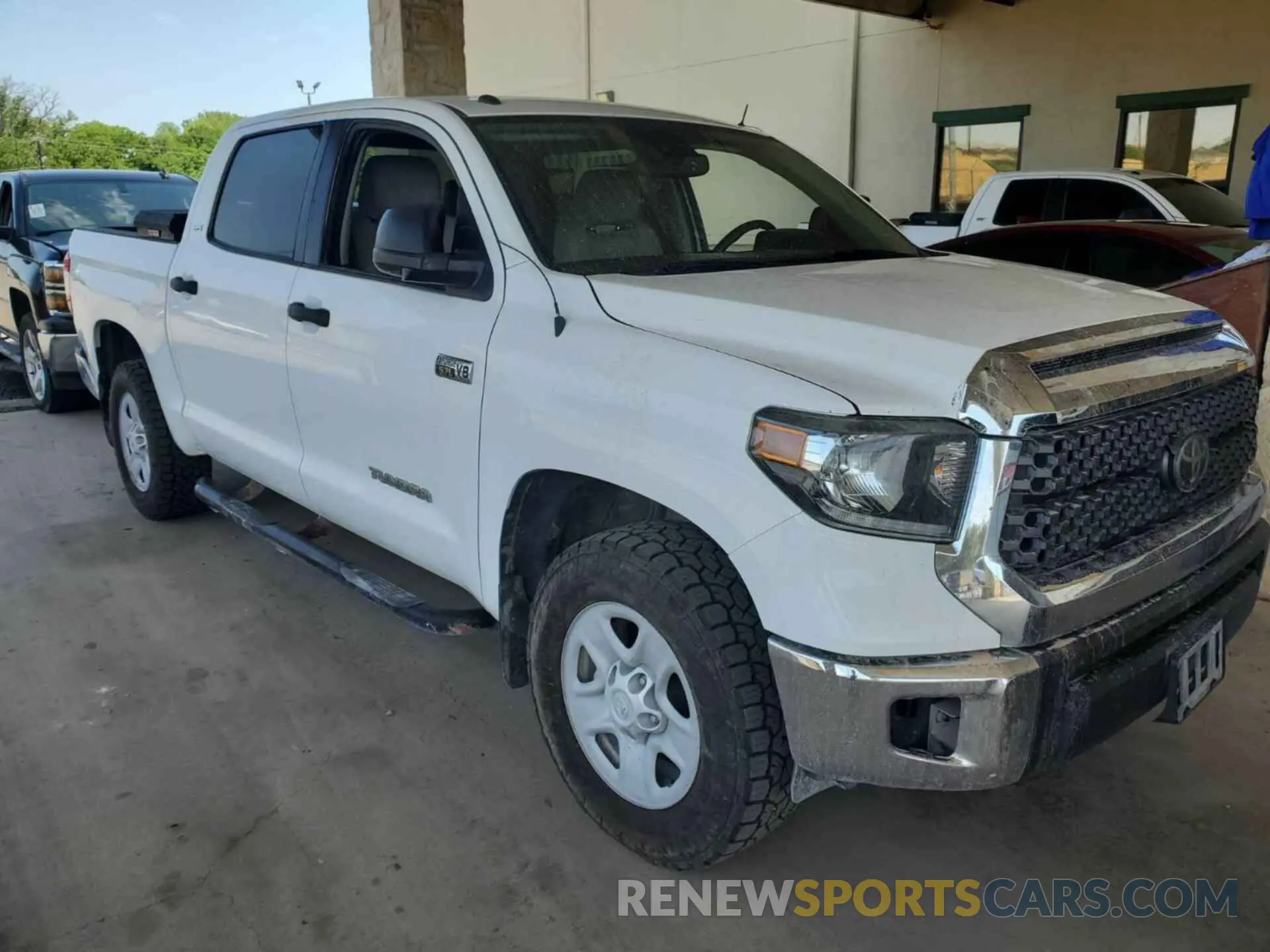 10 Photograph of a damaged car 5TFDW5F13KX831919 TOYOTA TUNDRA 2019