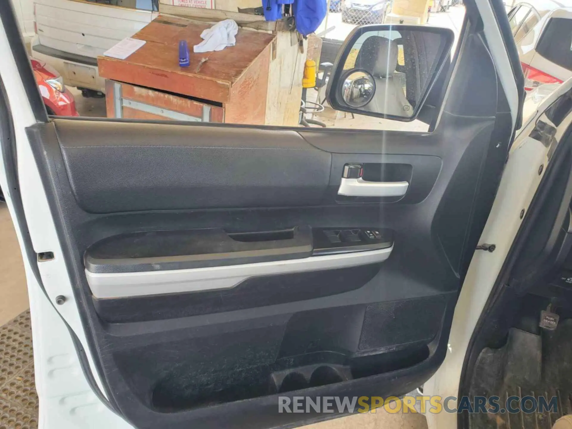 11 Photograph of a damaged car 5TFDW5F13KX831919 TOYOTA TUNDRA 2019