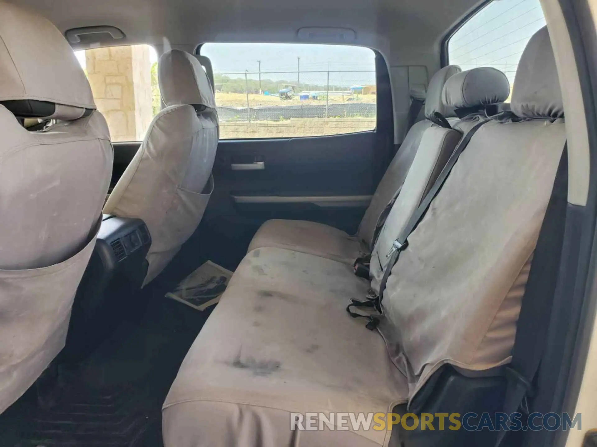 24 Photograph of a damaged car 5TFDW5F13KX831919 TOYOTA TUNDRA 2019