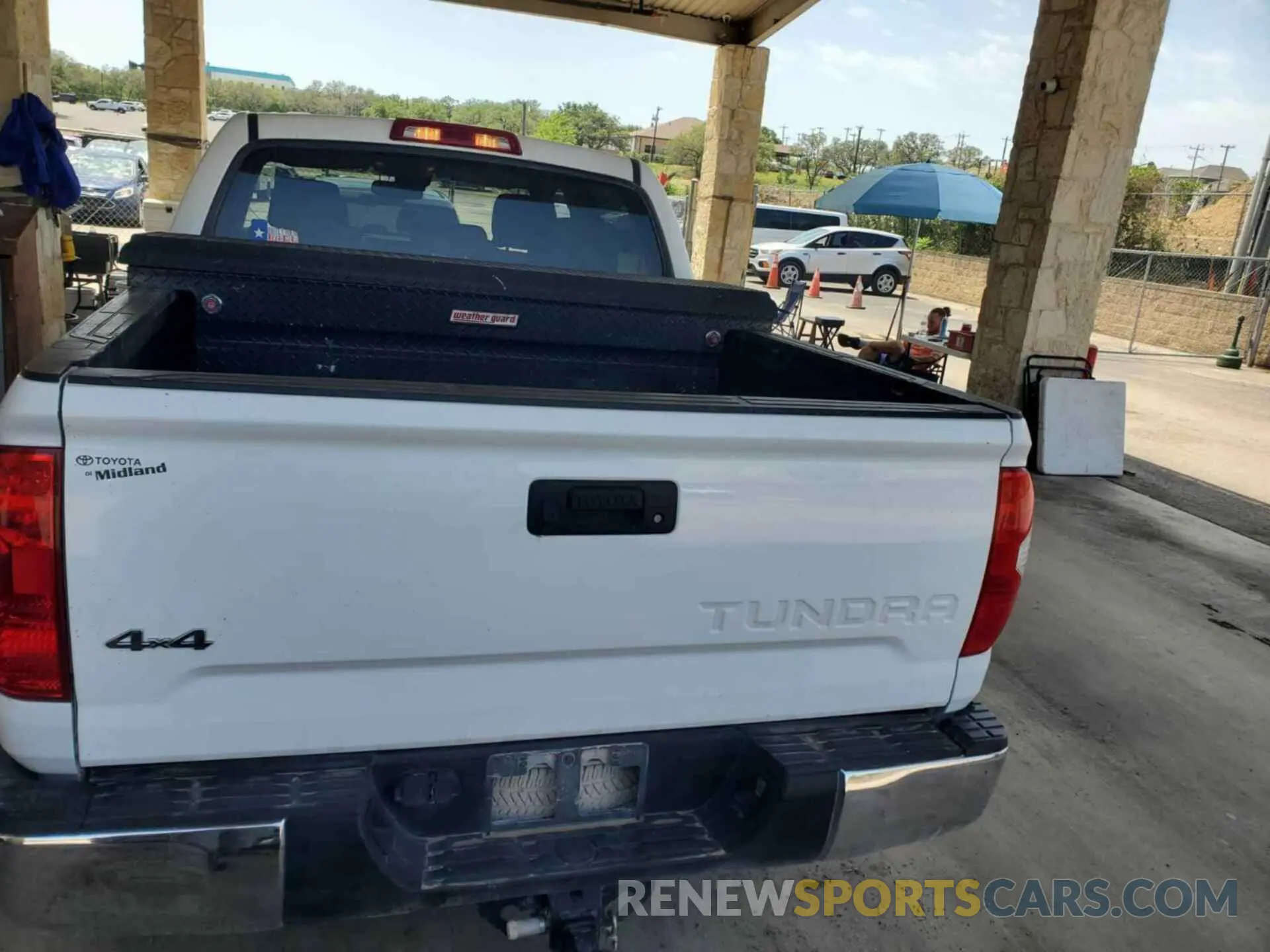 25 Photograph of a damaged car 5TFDW5F13KX831919 TOYOTA TUNDRA 2019