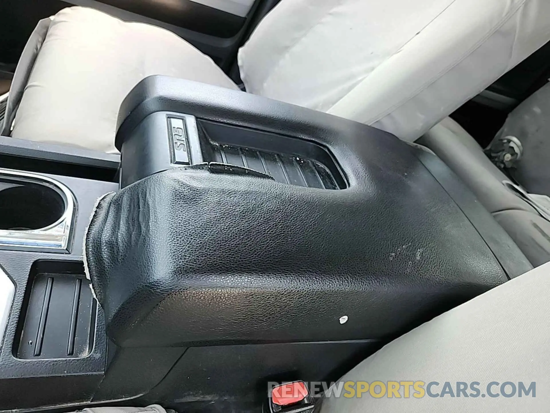 4 Photograph of a damaged car 5TFDW5F13KX831919 TOYOTA TUNDRA 2019