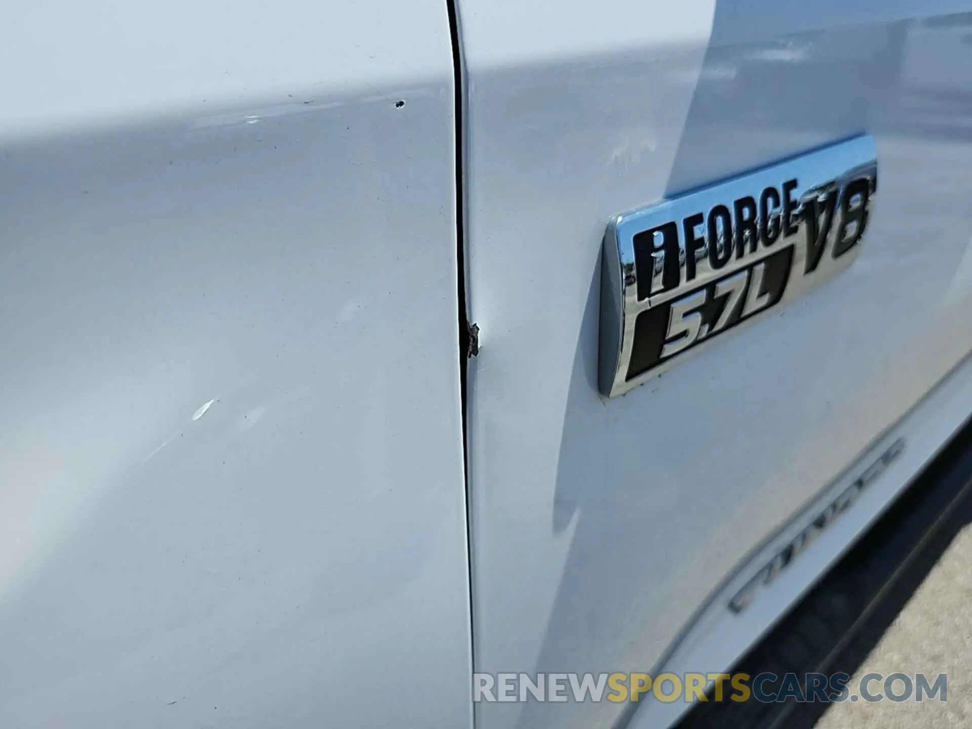 6 Photograph of a damaged car 5TFDW5F13KX831919 TOYOTA TUNDRA 2019