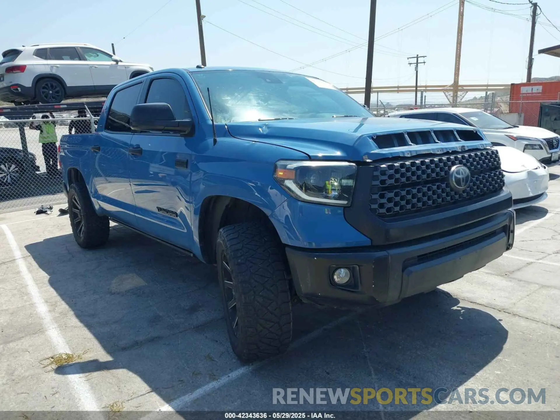 1 Photograph of a damaged car 5TFDW5F13KX852592 TOYOTA TUNDRA 2019