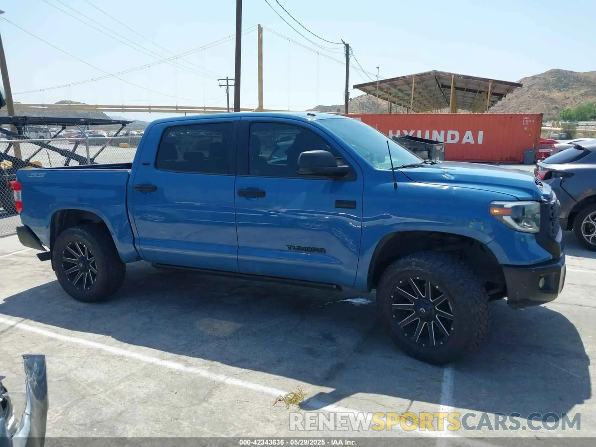 13 Photograph of a damaged car 5TFDW5F13KX852592 TOYOTA TUNDRA 2019