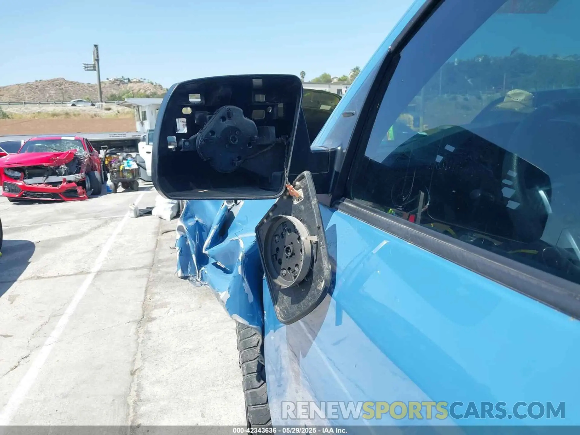 17 Photograph of a damaged car 5TFDW5F13KX852592 TOYOTA TUNDRA 2019