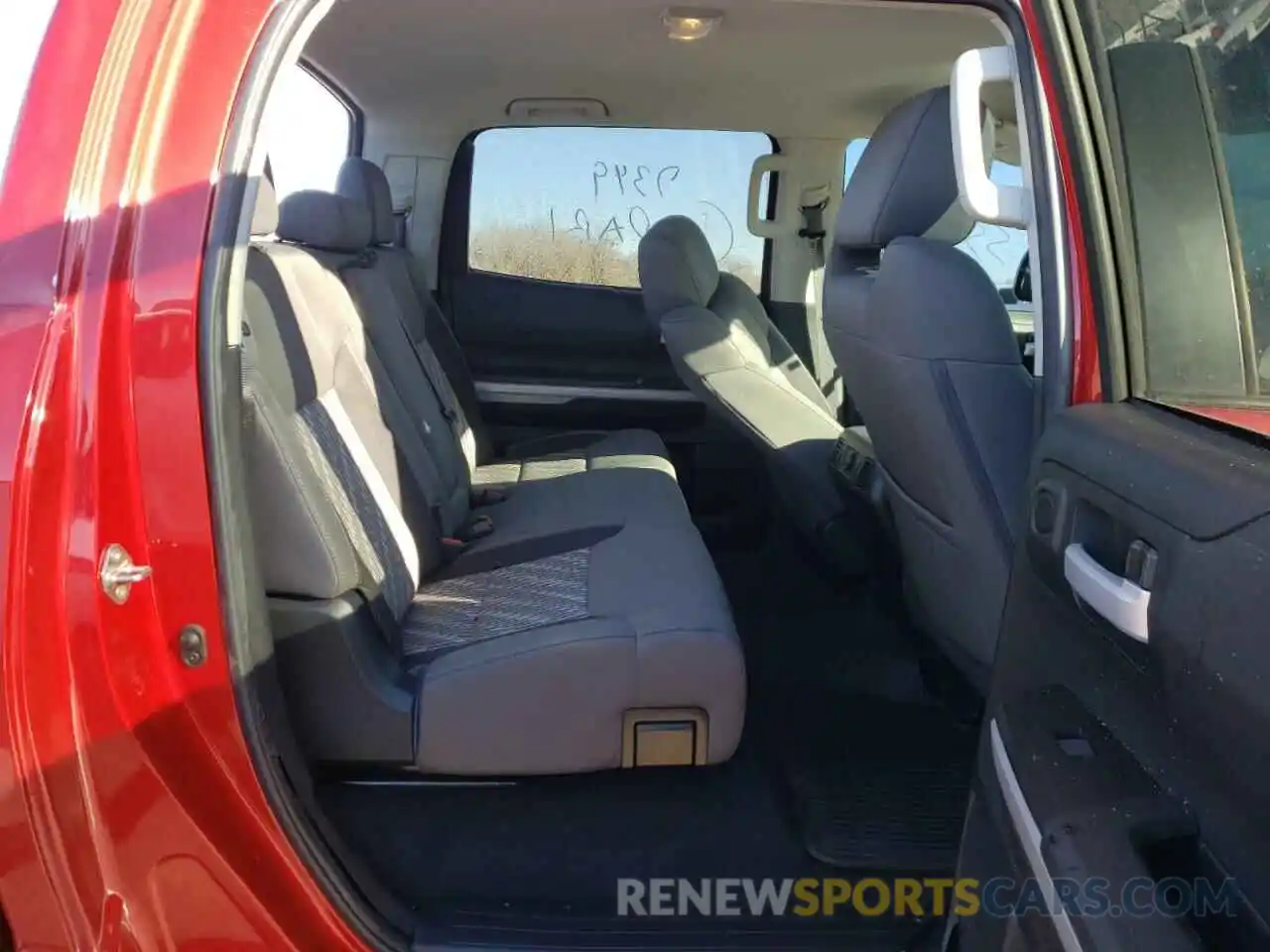 6 Photograph of a damaged car 5TFDW5F13KX867349 TOYOTA TUNDRA 2019