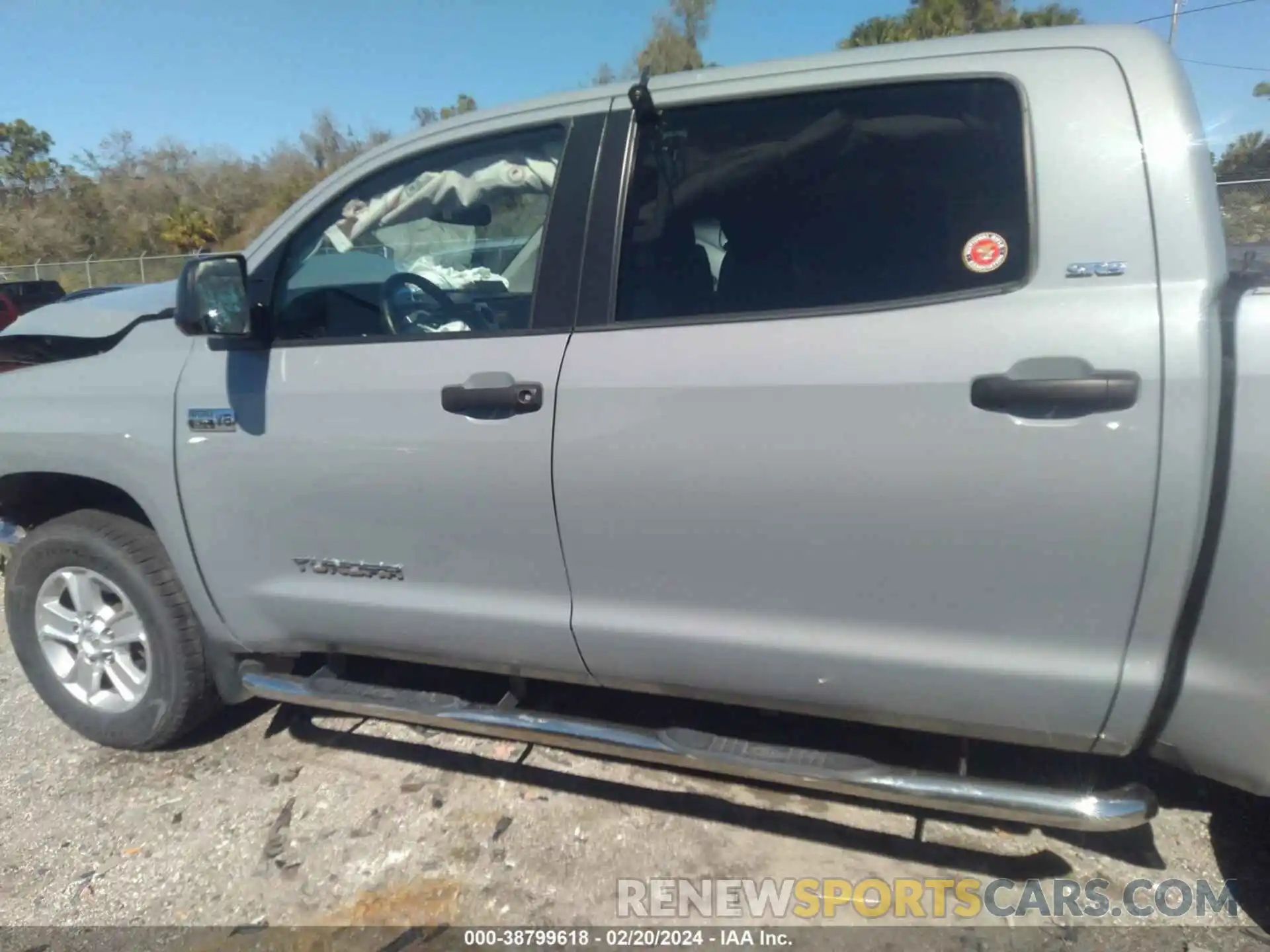 14 Photograph of a damaged car 5TFDW5F15KX810554 TOYOTA TUNDRA 2019