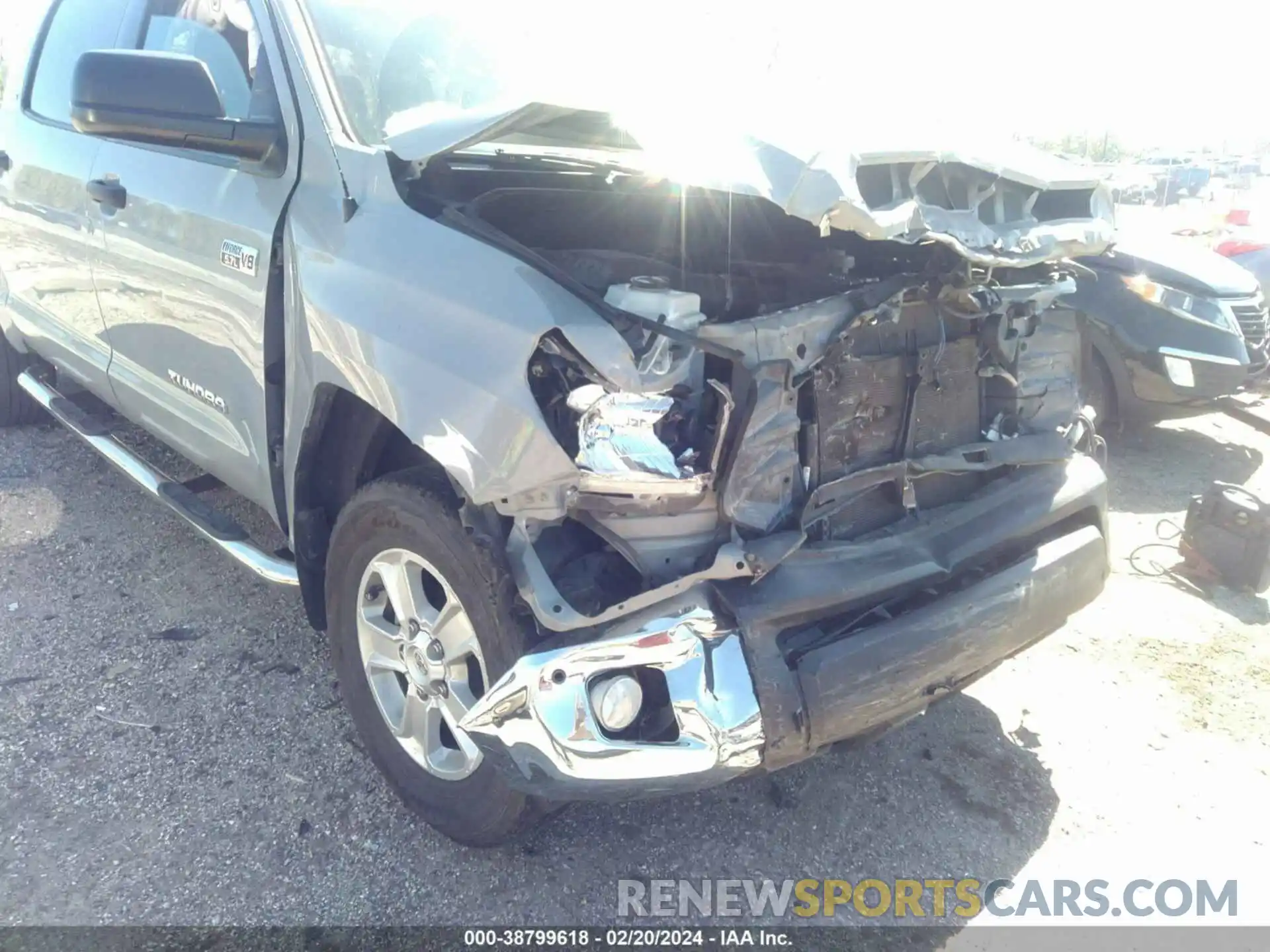 17 Photograph of a damaged car 5TFDW5F15KX810554 TOYOTA TUNDRA 2019