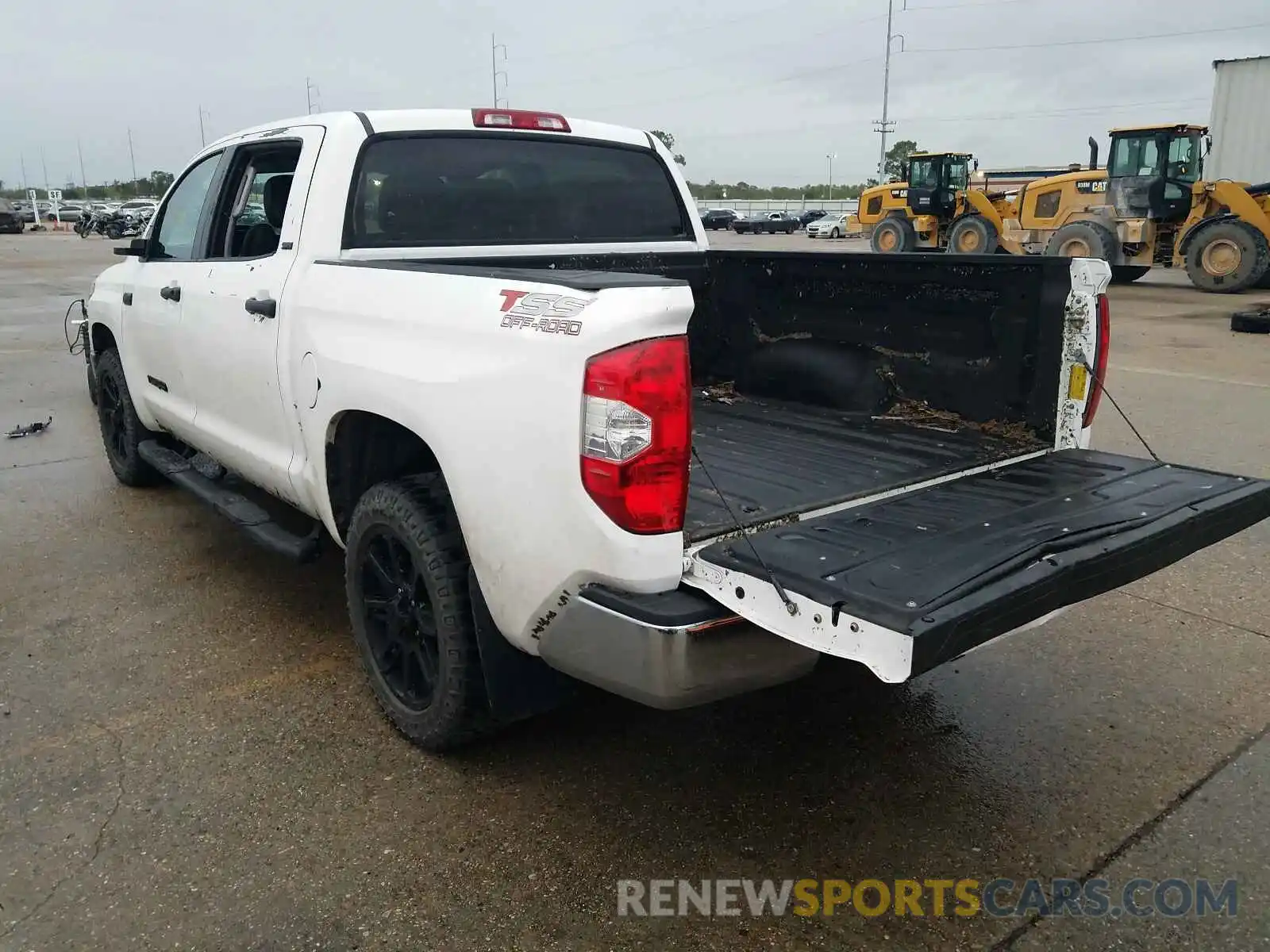 3 Photograph of a damaged car 5TFDW5F15KX815396 TOYOTA TUNDRA 2019