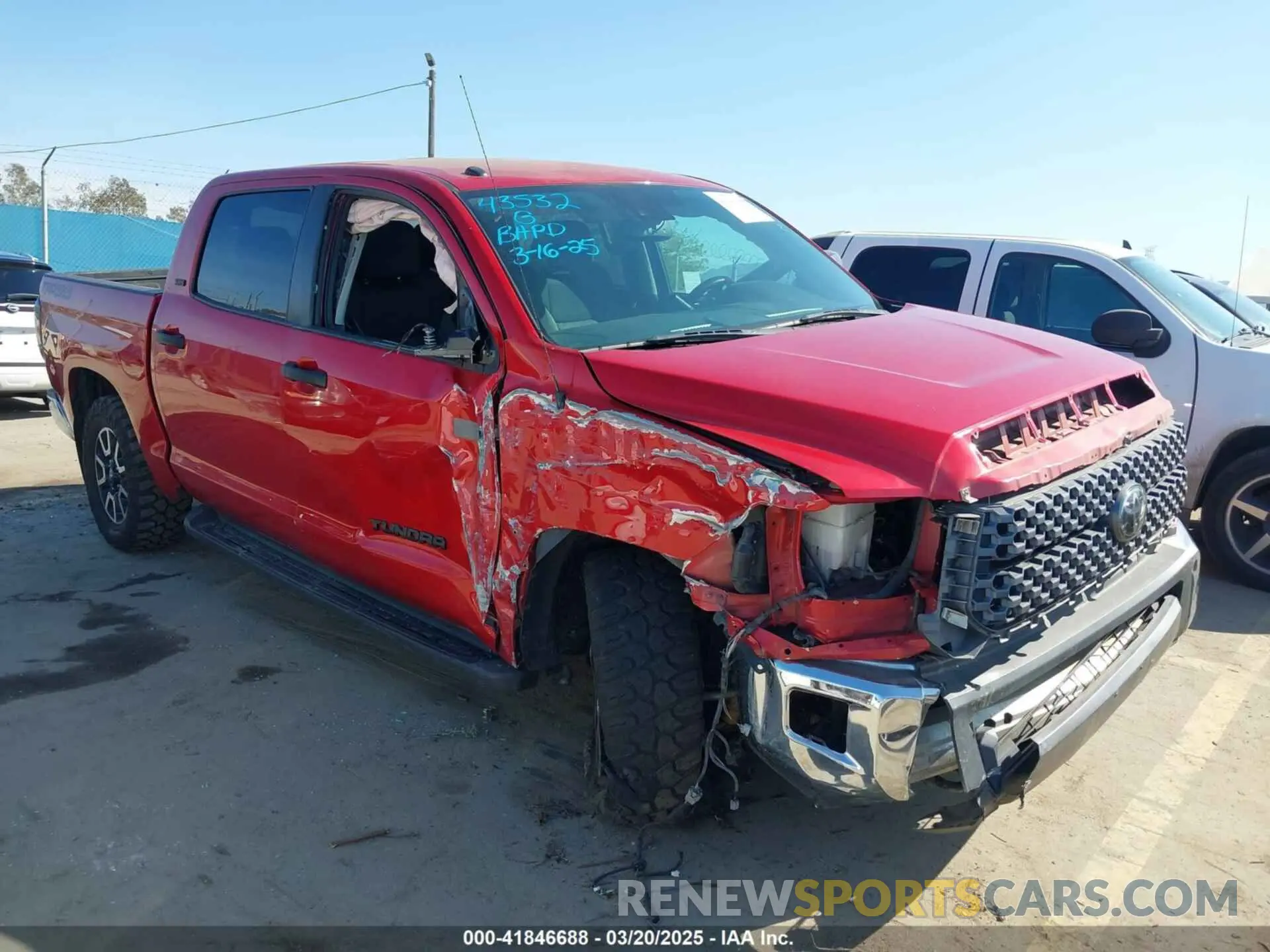 1 Photograph of a damaged car 5TFDW5F15KX833817 TOYOTA TUNDRA 2019