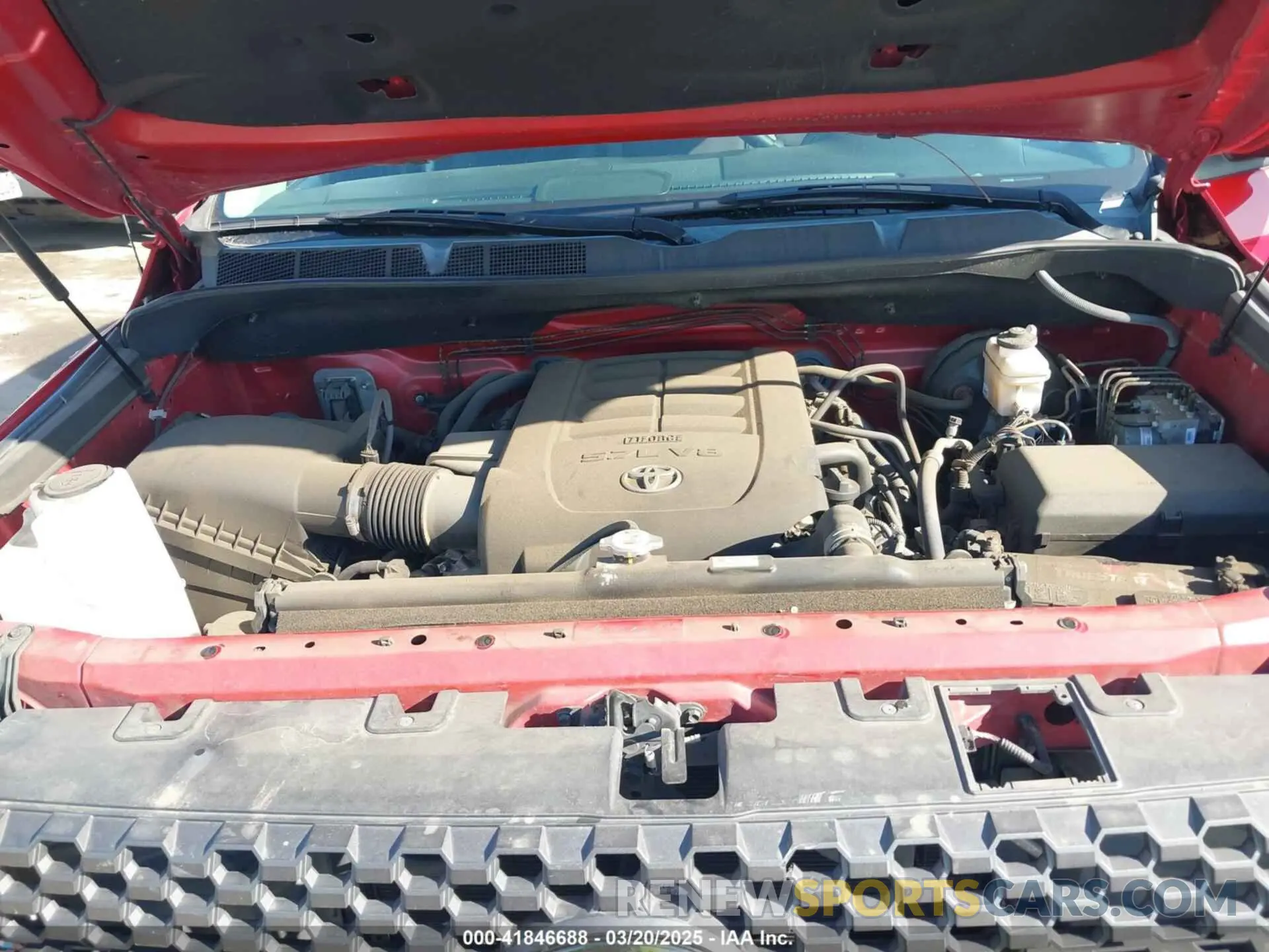 10 Photograph of a damaged car 5TFDW5F15KX833817 TOYOTA TUNDRA 2019