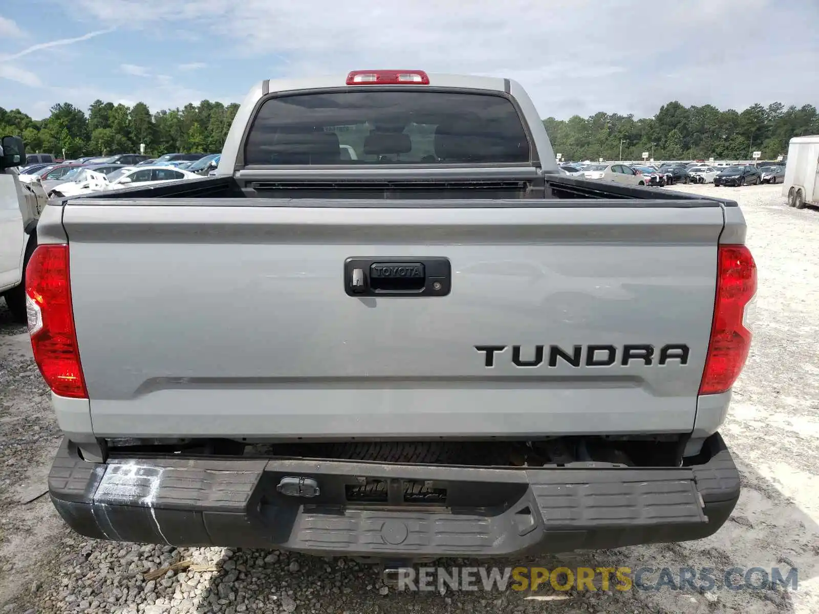 9 Photograph of a damaged car 5TFDW5F15KX834451 TOYOTA TUNDRA 2019