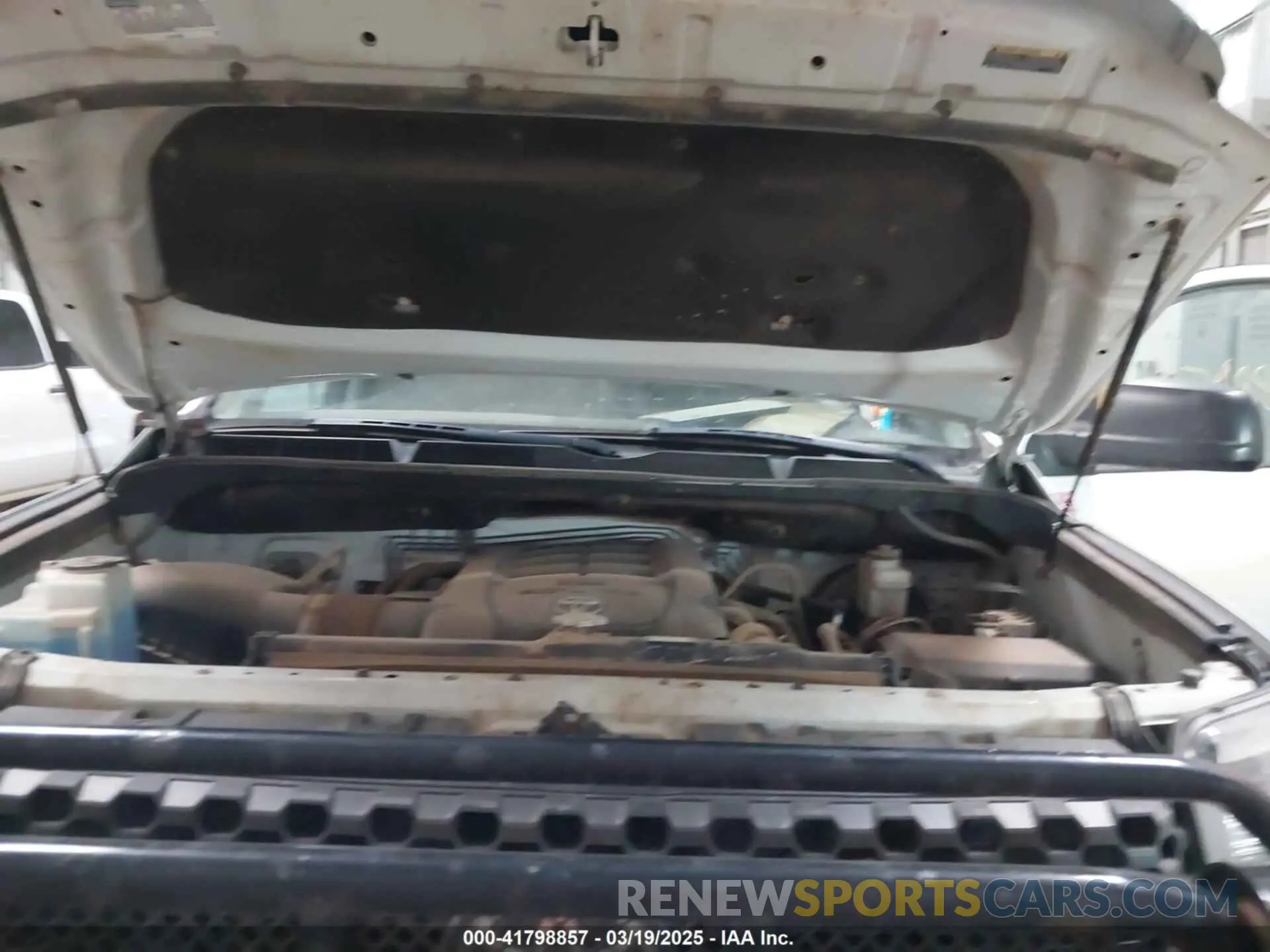 10 Photograph of a damaged car 5TFDW5F17KX805579 TOYOTA TUNDRA 2019