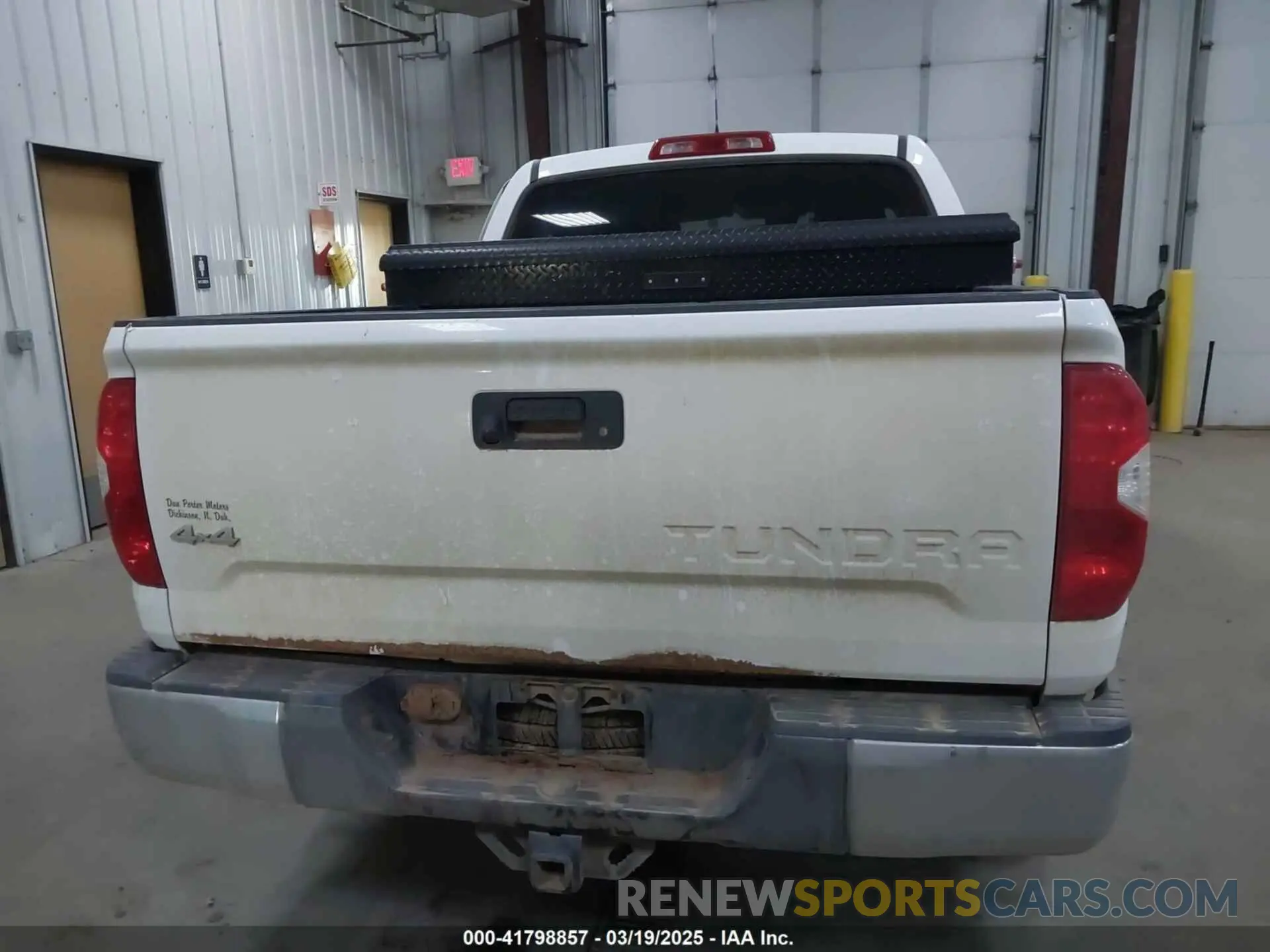 16 Photograph of a damaged car 5TFDW5F17KX805579 TOYOTA TUNDRA 2019