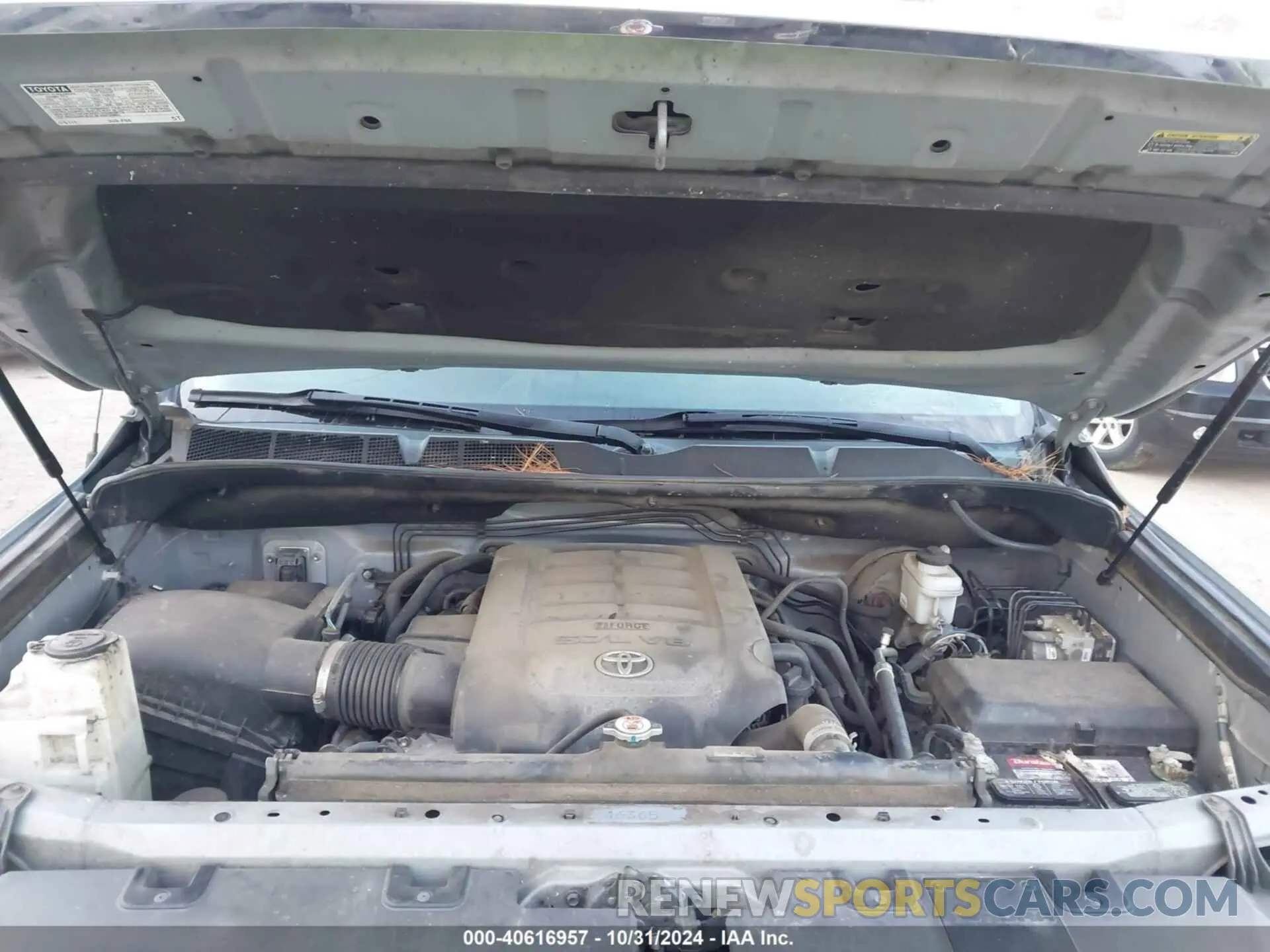 10 Photograph of a damaged car 5TFDW5F17KX856760 TOYOTA TUNDRA 2019