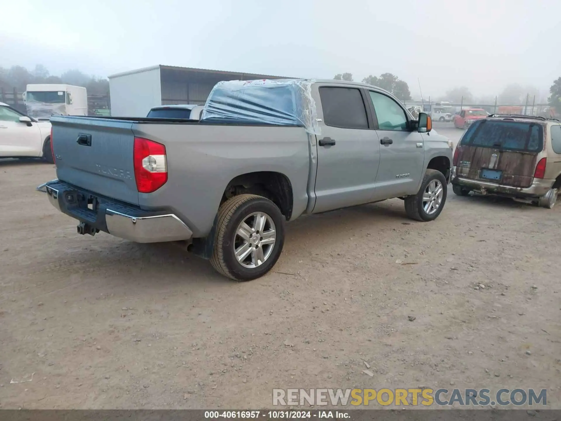 4 Photograph of a damaged car 5TFDW5F17KX856760 TOYOTA TUNDRA 2019