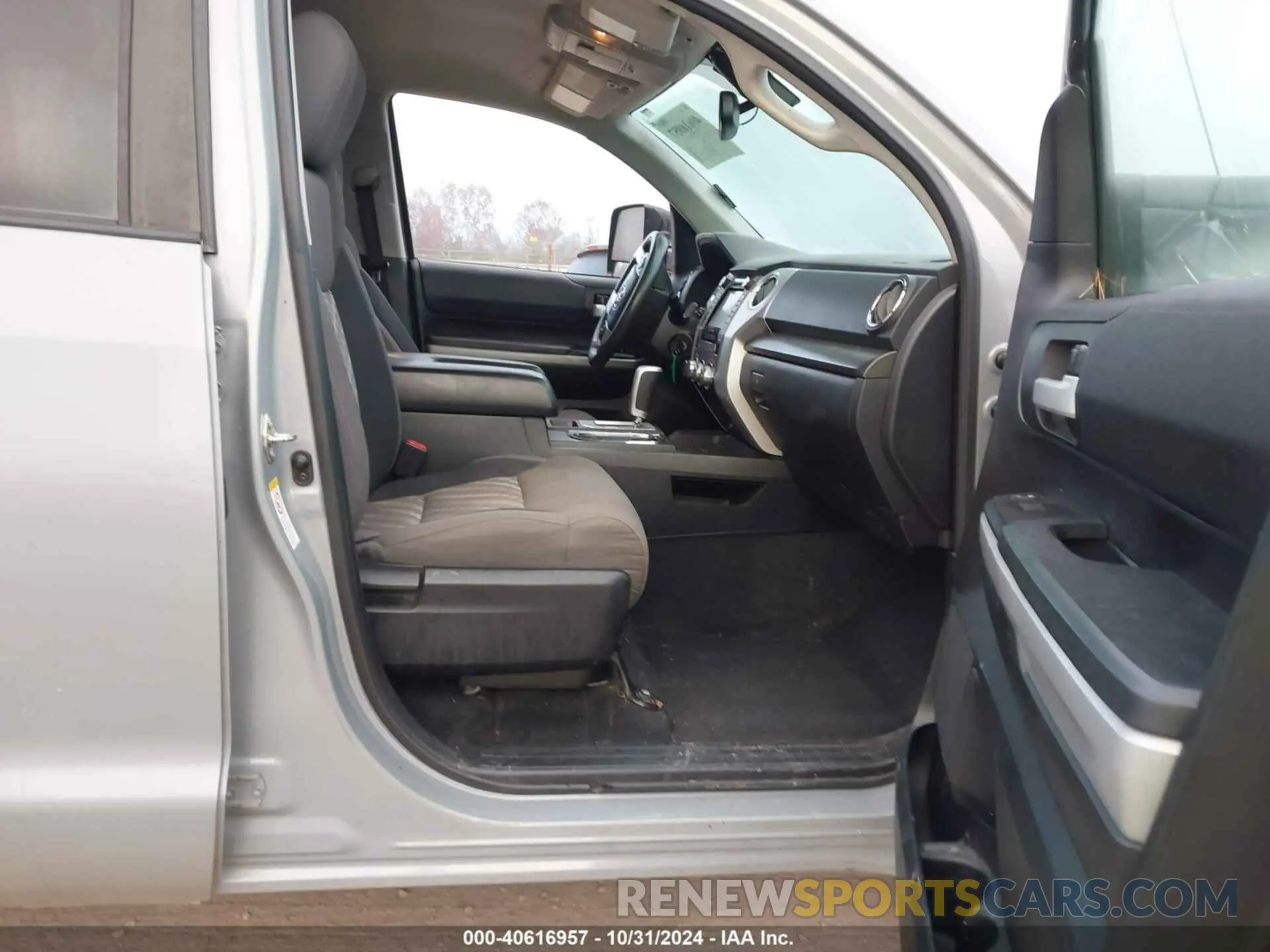 5 Photograph of a damaged car 5TFDW5F17KX856760 TOYOTA TUNDRA 2019