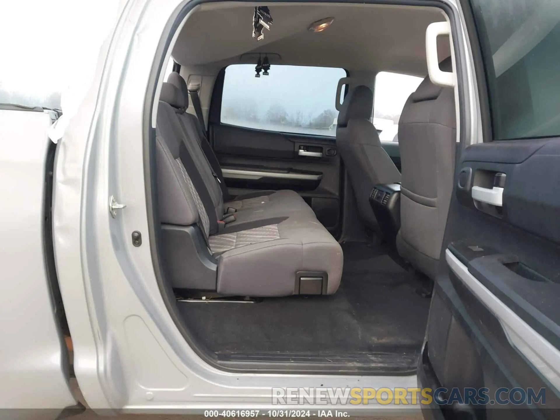 8 Photograph of a damaged car 5TFDW5F17KX856760 TOYOTA TUNDRA 2019