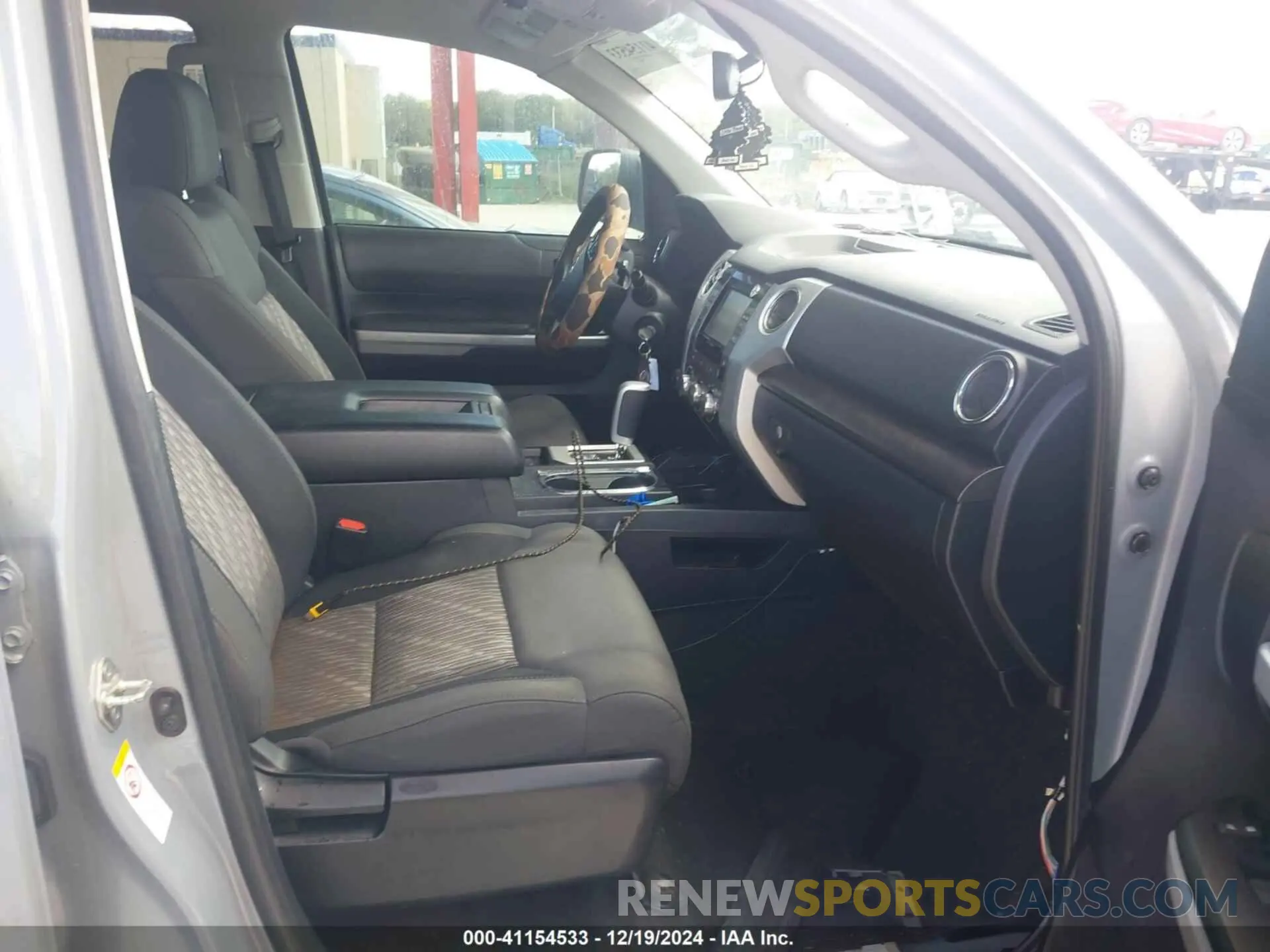 5 Photograph of a damaged car 5TFDW5F18KX787366 TOYOTA TUNDRA 2019
