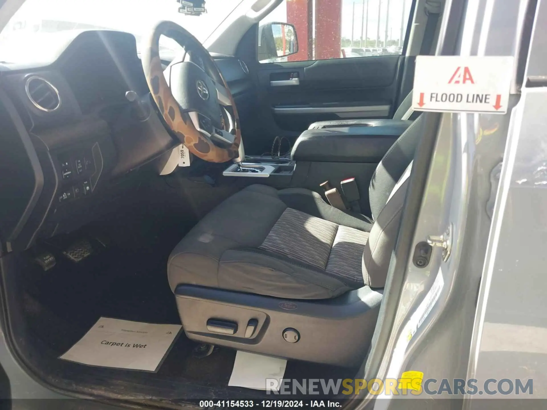 6 Photograph of a damaged car 5TFDW5F18KX787366 TOYOTA TUNDRA 2019