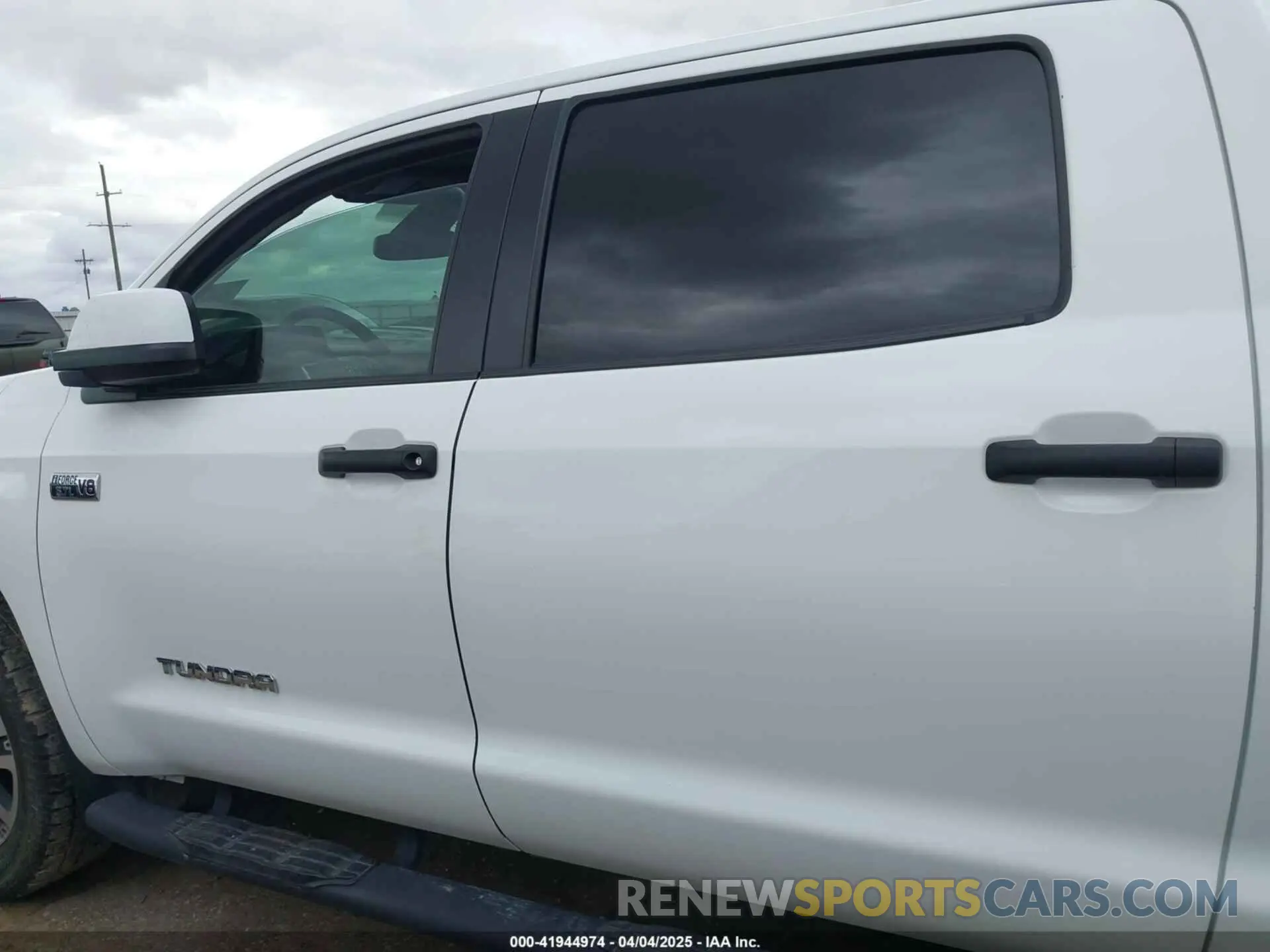 15 Photograph of a damaged car 5TFDW5F18KX797136 TOYOTA TUNDRA 2019