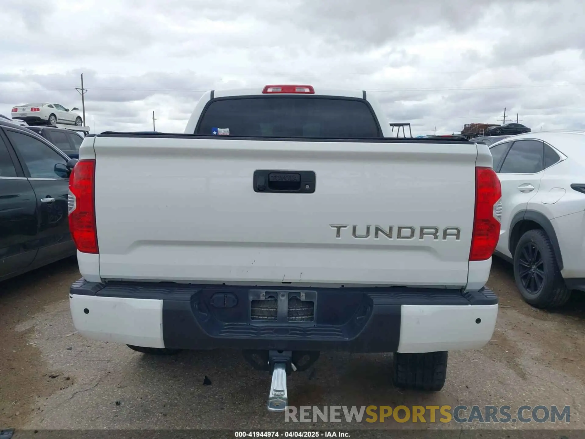 17 Photograph of a damaged car 5TFDW5F18KX797136 TOYOTA TUNDRA 2019