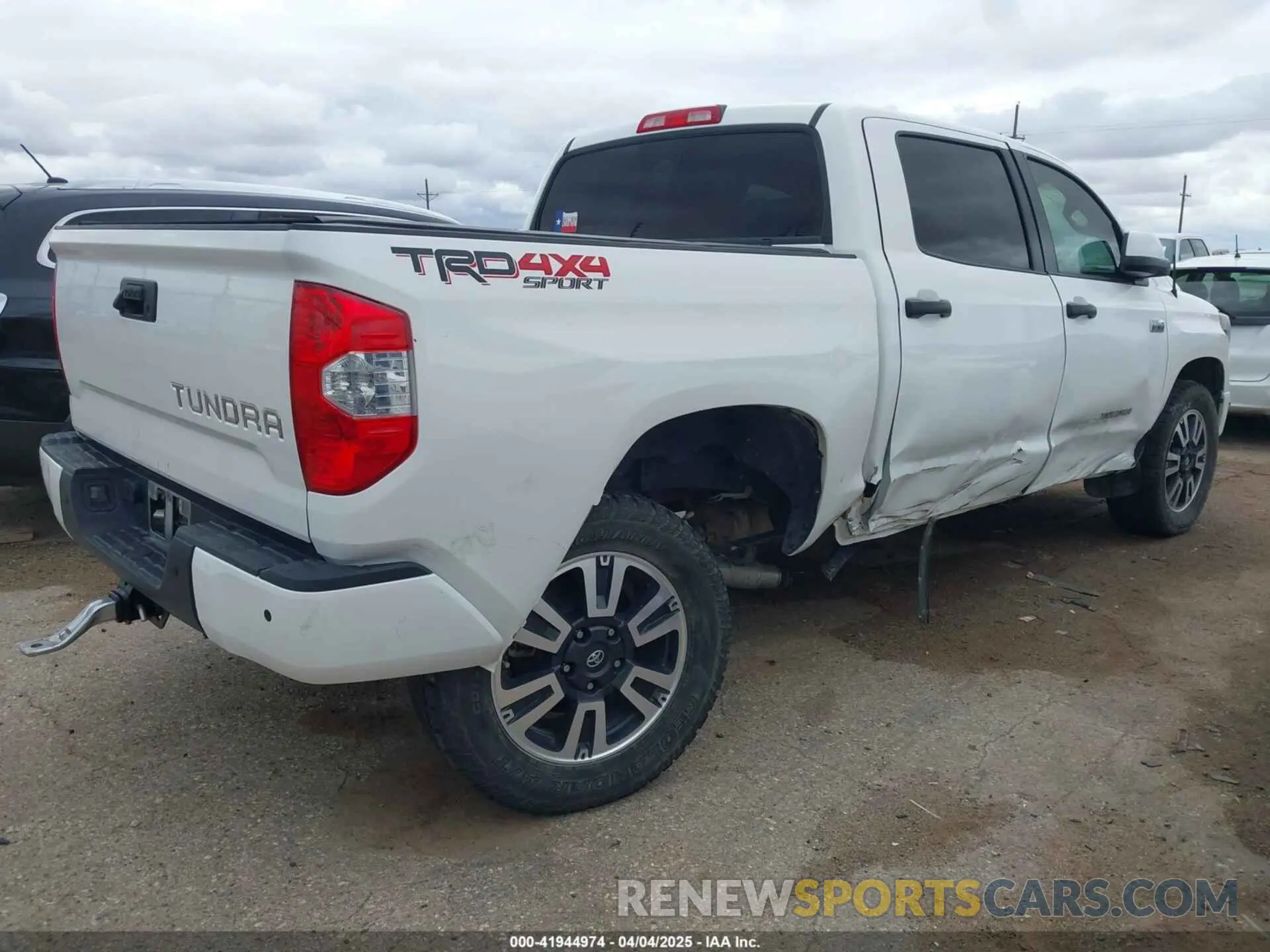 4 Photograph of a damaged car 5TFDW5F18KX797136 TOYOTA TUNDRA 2019