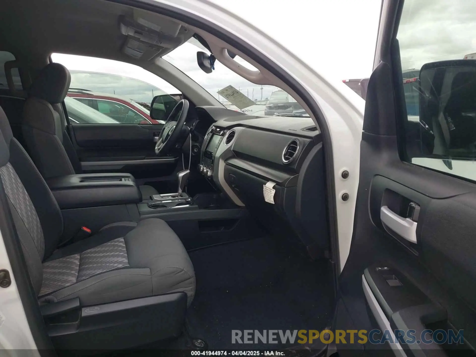 5 Photograph of a damaged car 5TFDW5F18KX797136 TOYOTA TUNDRA 2019