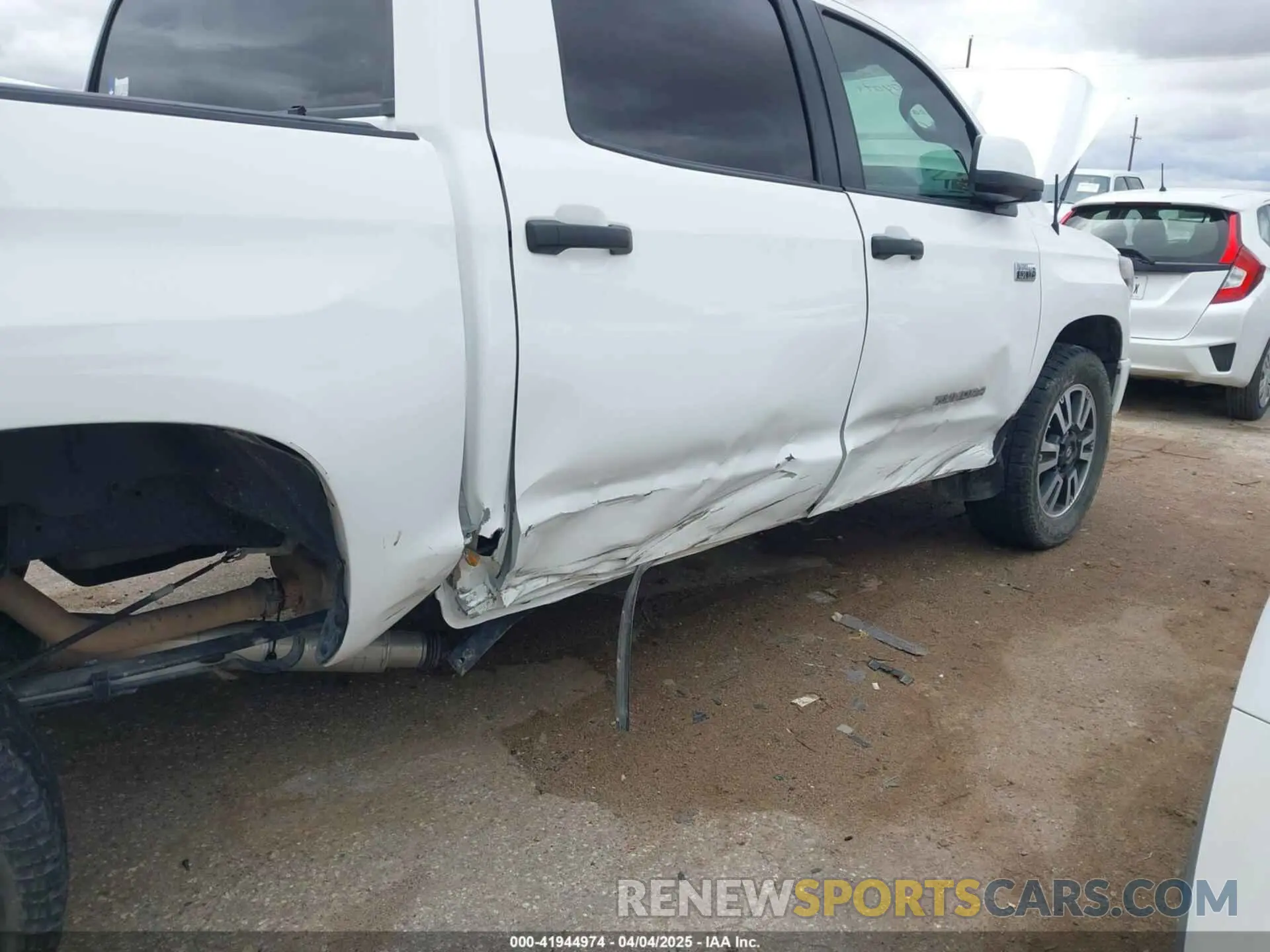 6 Photograph of a damaged car 5TFDW5F18KX797136 TOYOTA TUNDRA 2019