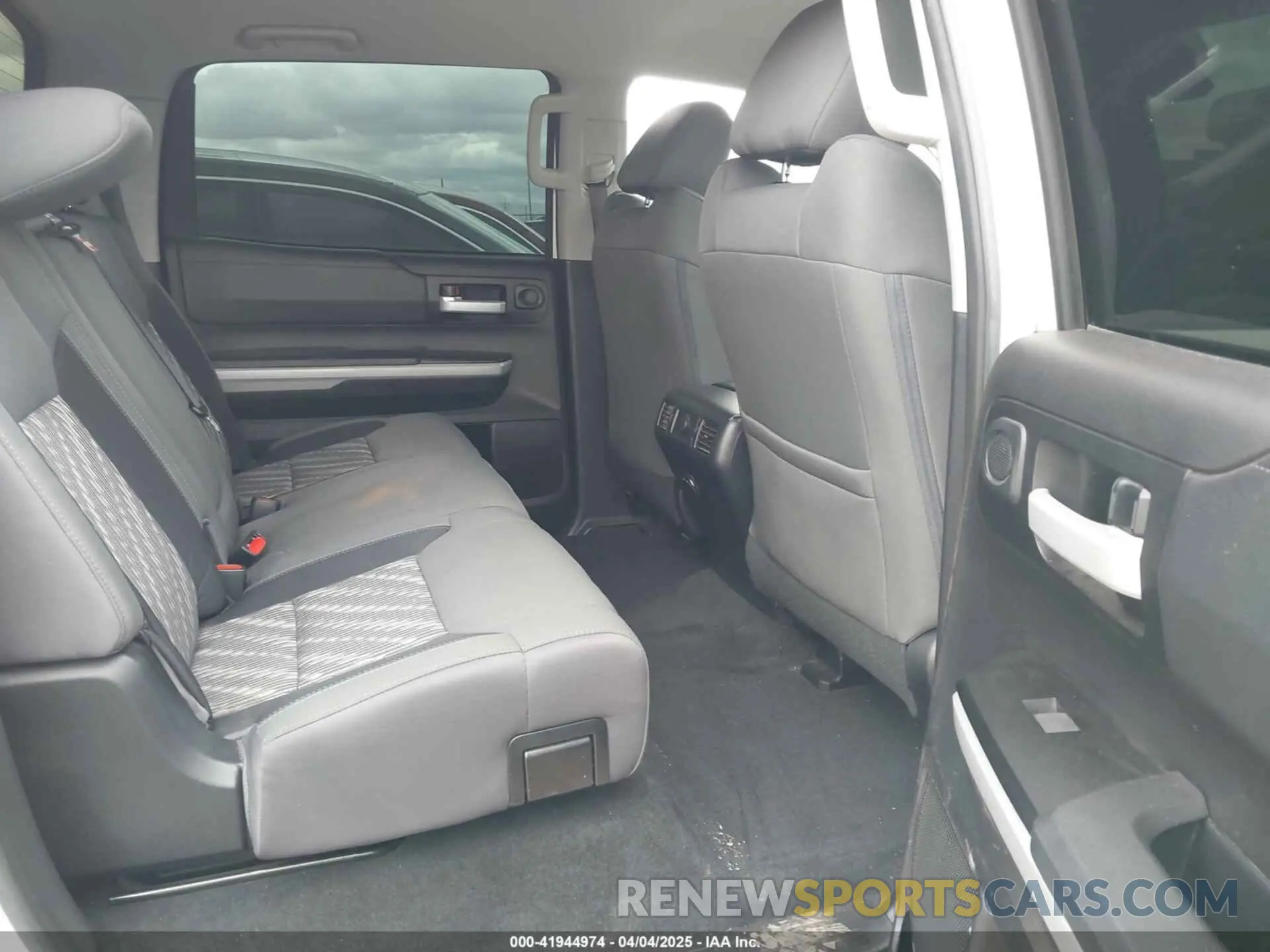 8 Photograph of a damaged car 5TFDW5F18KX797136 TOYOTA TUNDRA 2019