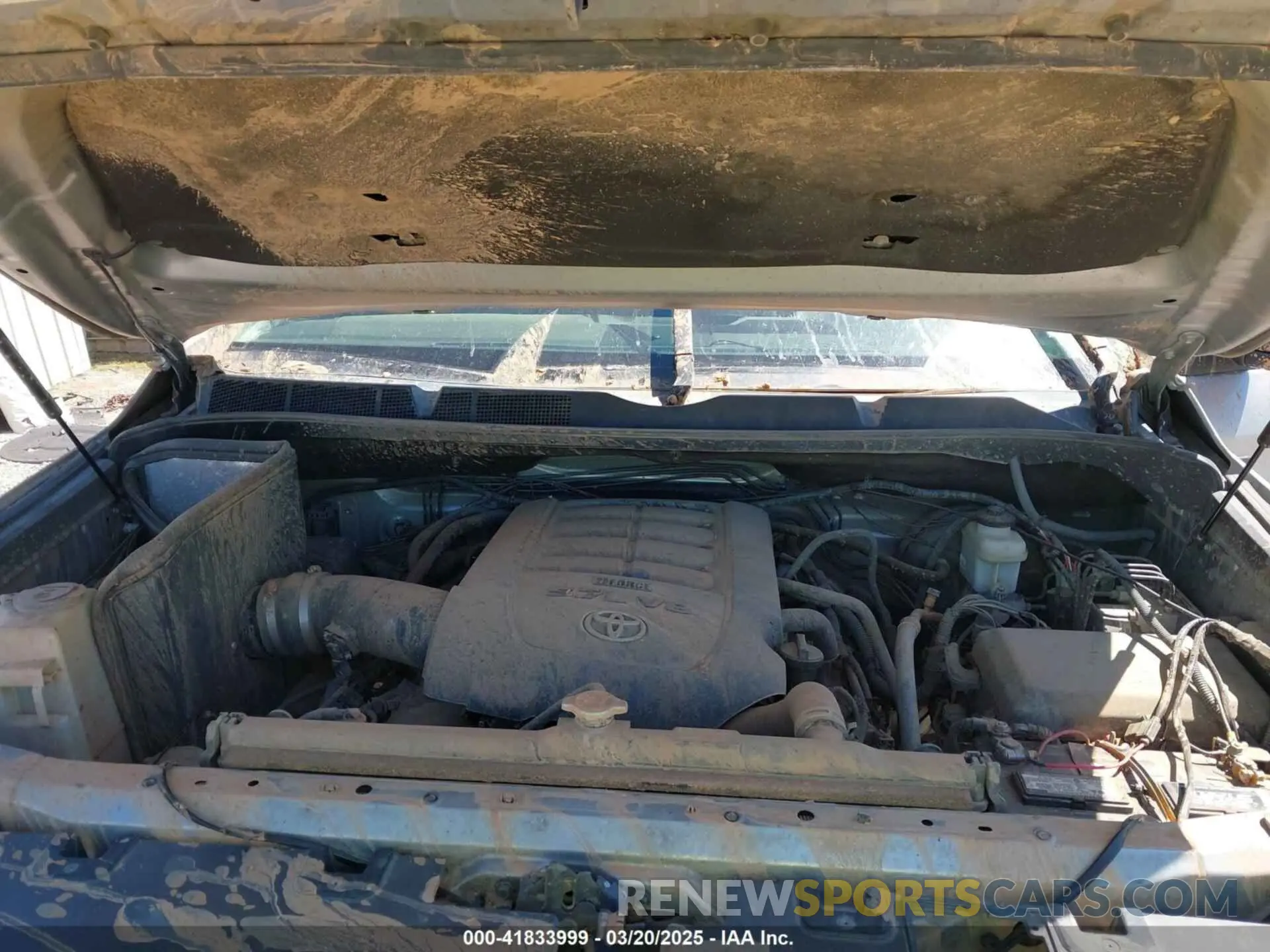 10 Photograph of a damaged car 5TFDW5F18KX804182 TOYOTA TUNDRA 2019