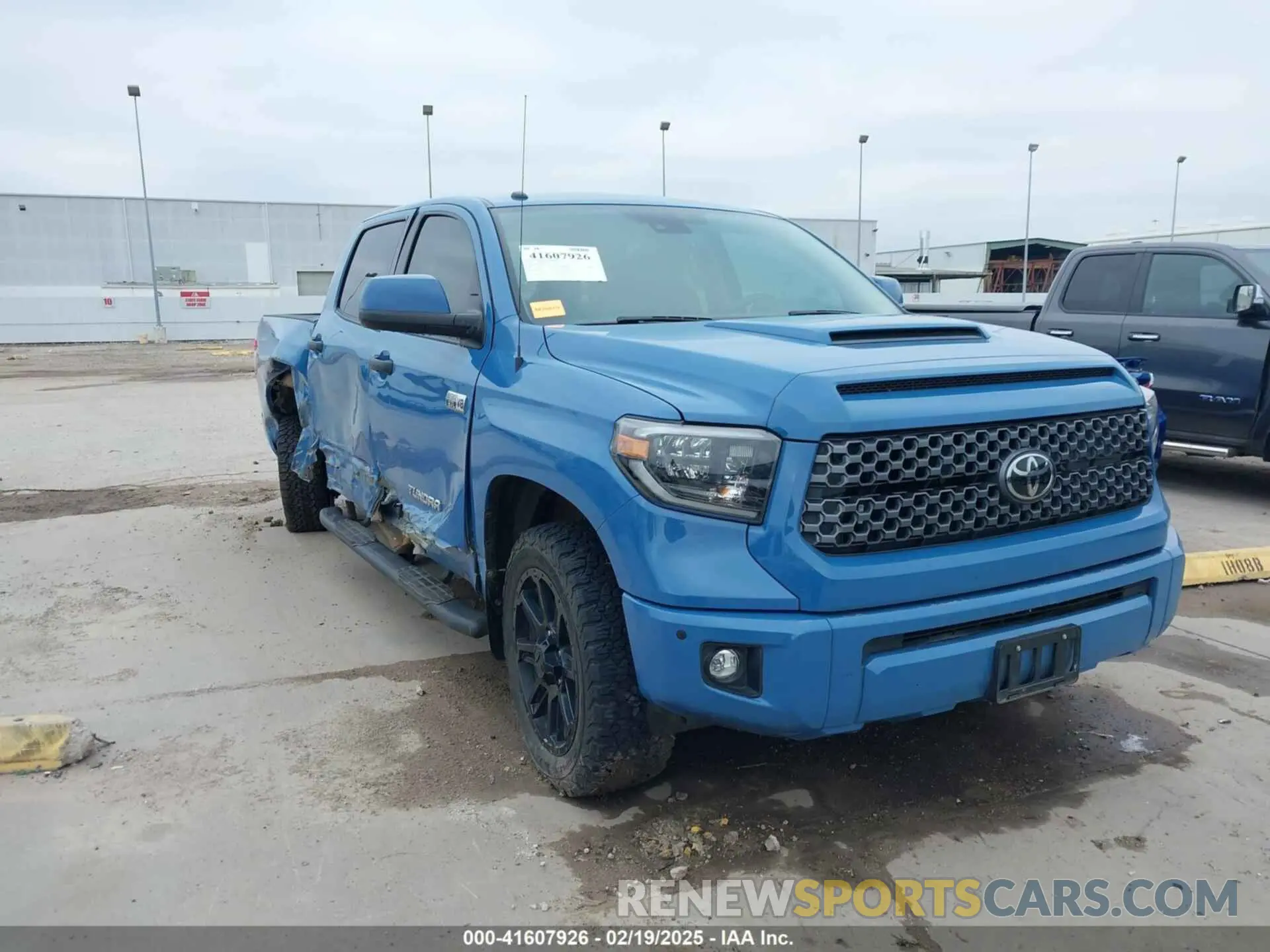 1 Photograph of a damaged car 5TFDW5F18KX833777 TOYOTA TUNDRA 2019