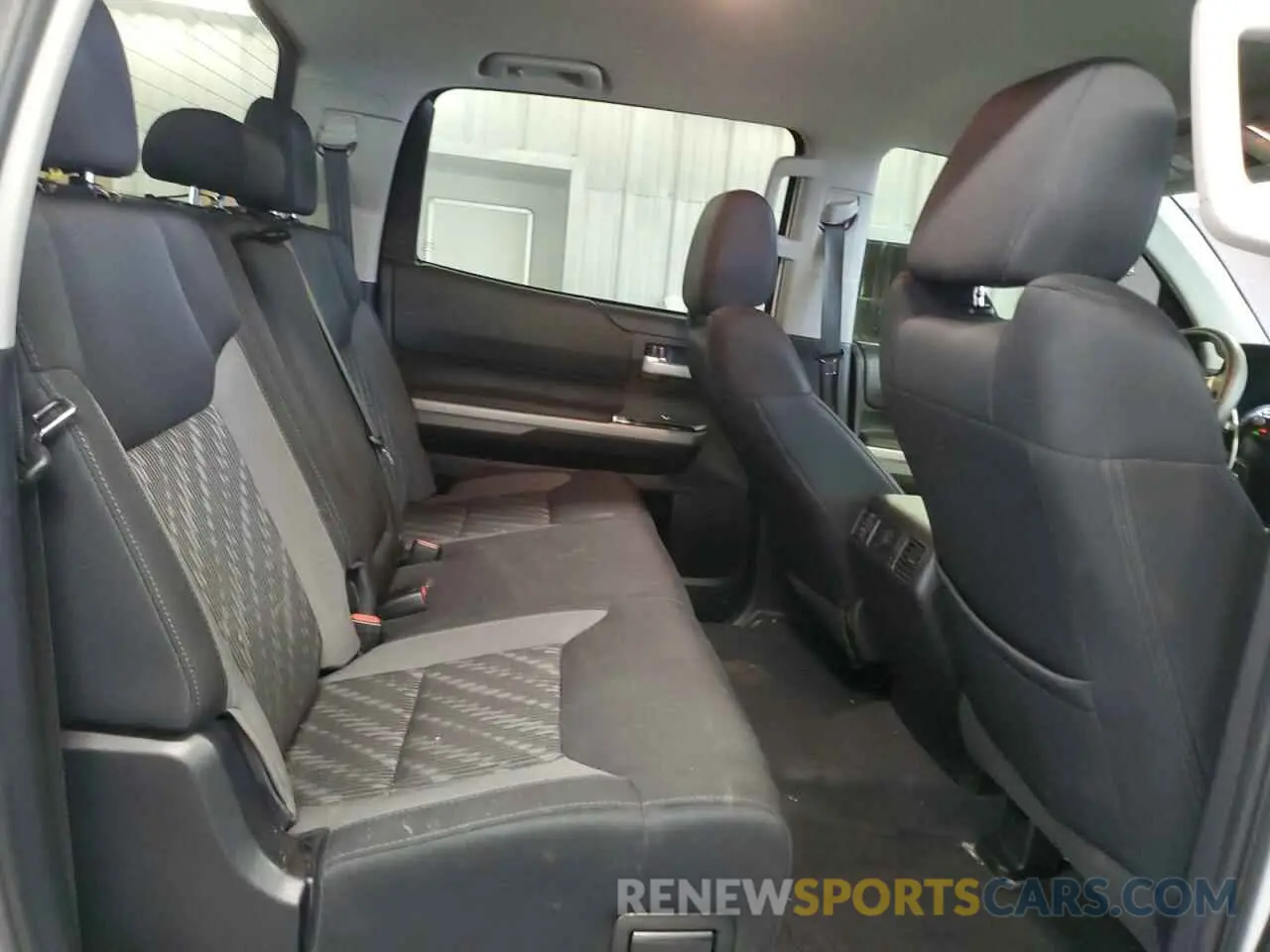 10 Photograph of a damaged car 5TFDW5F18KX867153 TOYOTA TUNDRA 2019
