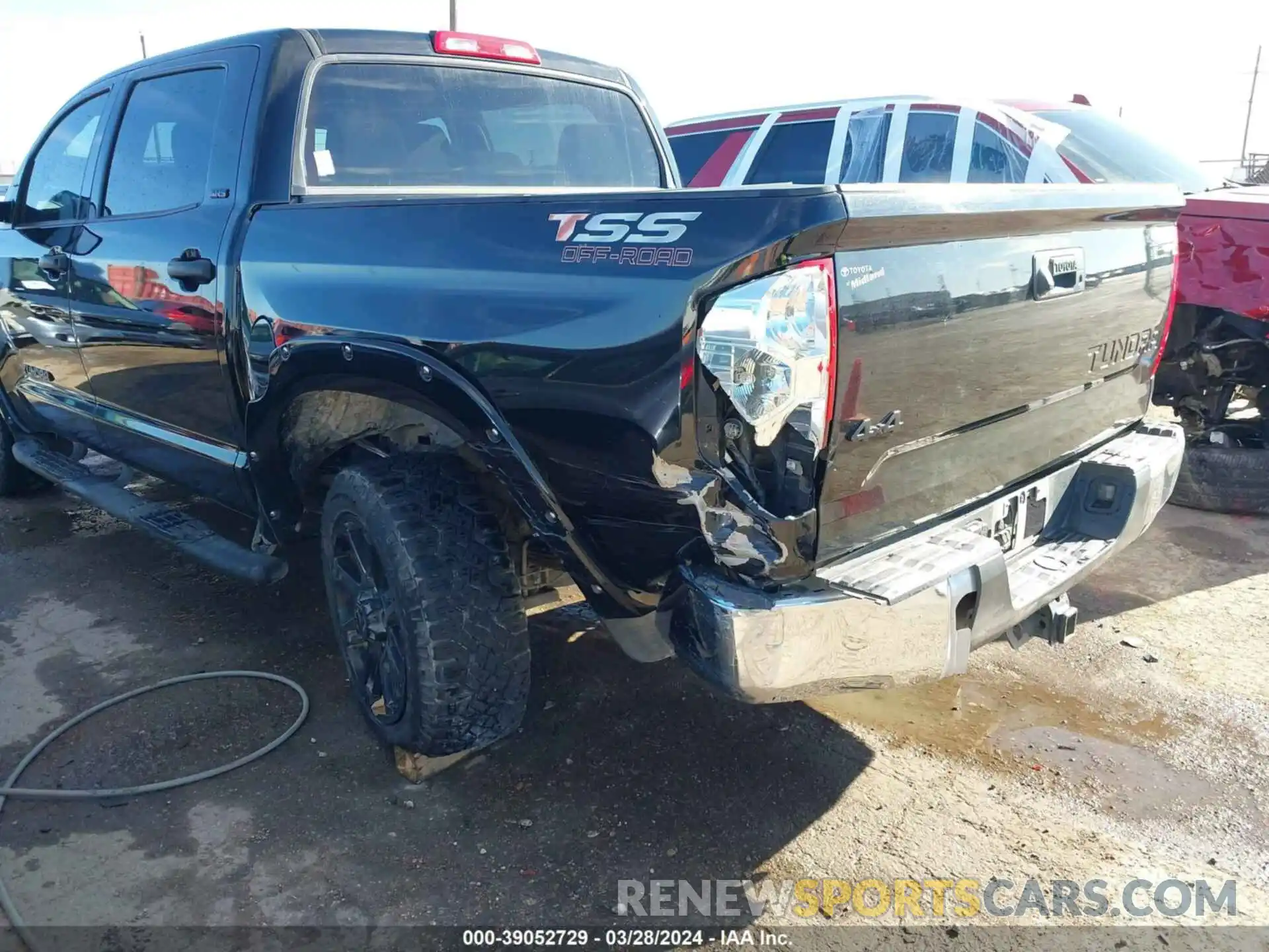 6 Photograph of a damaged car 5TFDW5F19KX814087 TOYOTA TUNDRA 2019