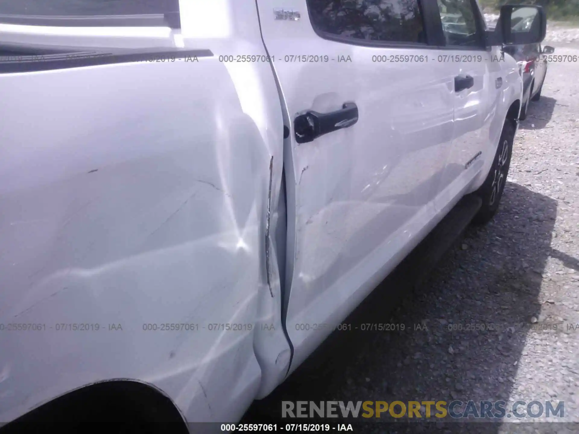 6 Photograph of a damaged car 5TFDW5F19KX834145 TOYOTA TUNDRA 2019