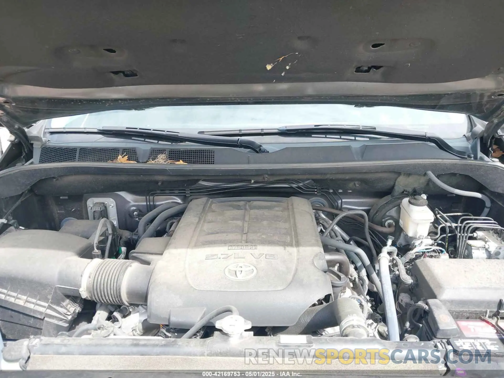 10 Photograph of a damaged car 5TFDW5F1XKX799650 TOYOTA TUNDRA 2019