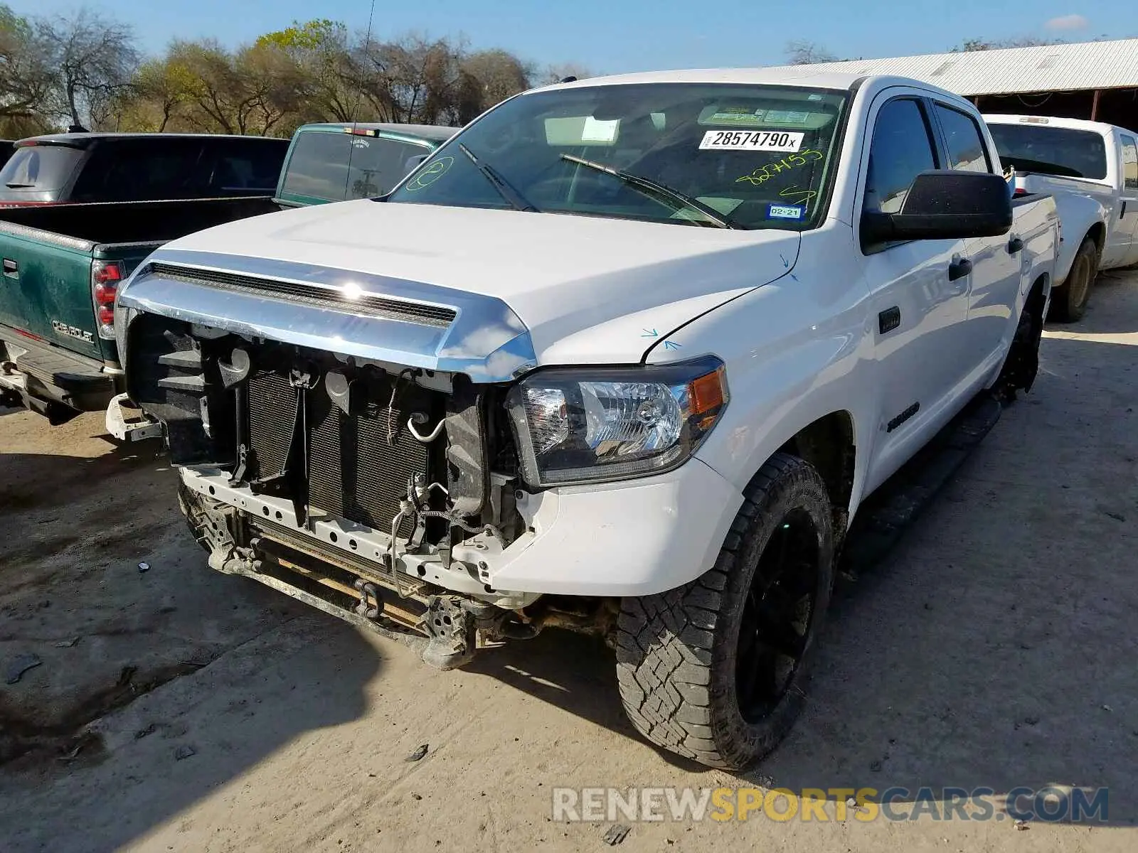 2 Photograph of a damaged car 5TFDW5F1XKX827155 TOYOTA TUNDRA 2019