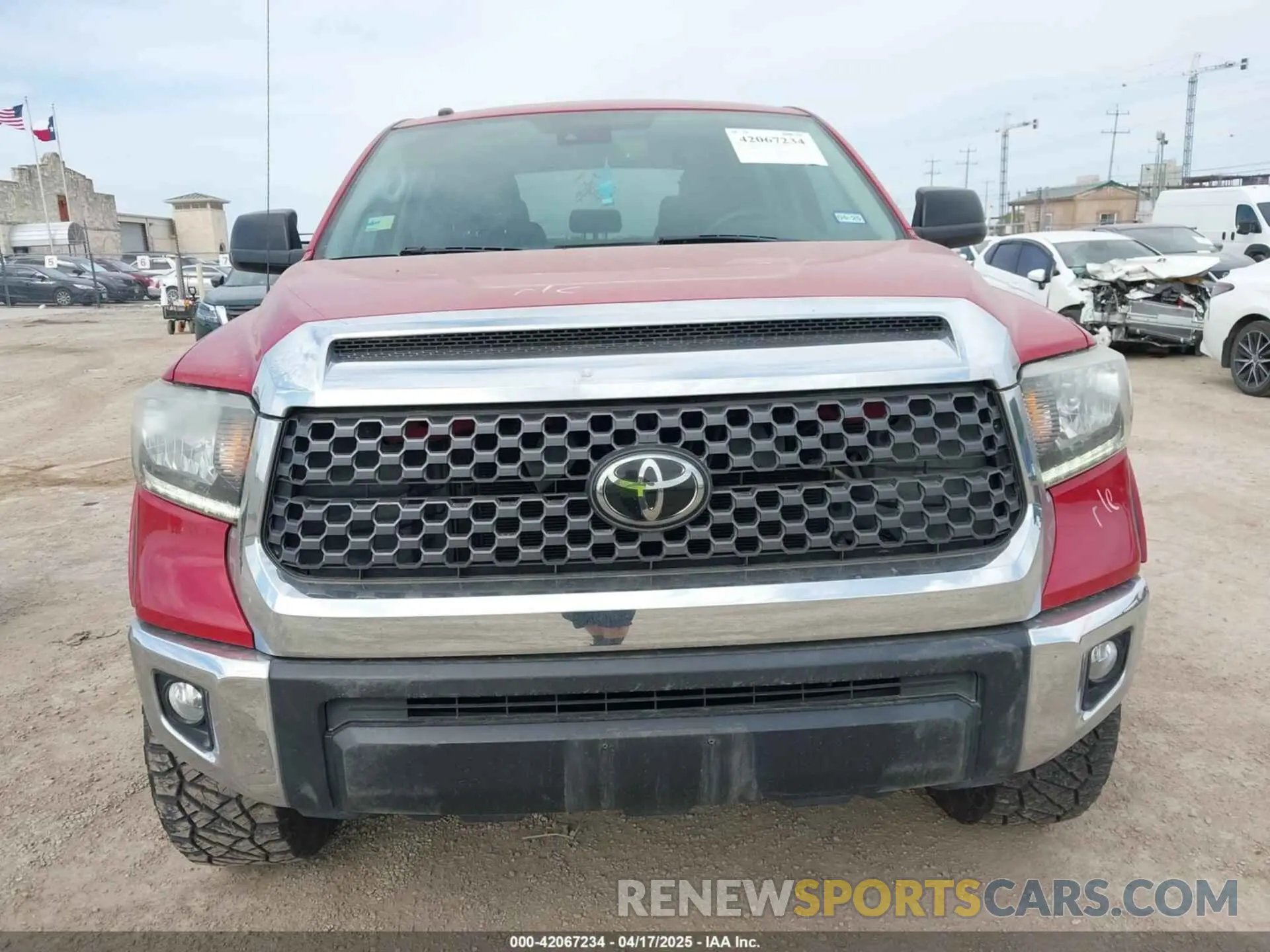 12 Photograph of a damaged car 5TFDW5F1XKX839046 TOYOTA TUNDRA 2019